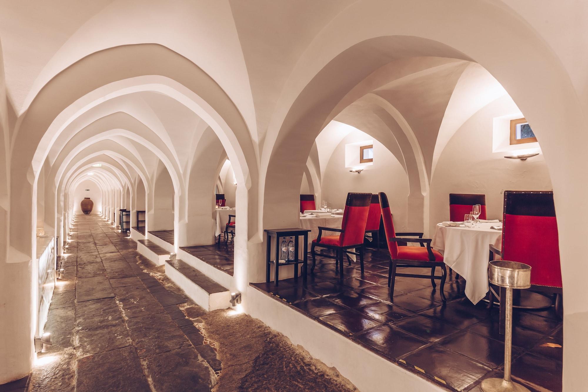 Restaurant Convento do Espinheiro, Historic Hotel & Spa