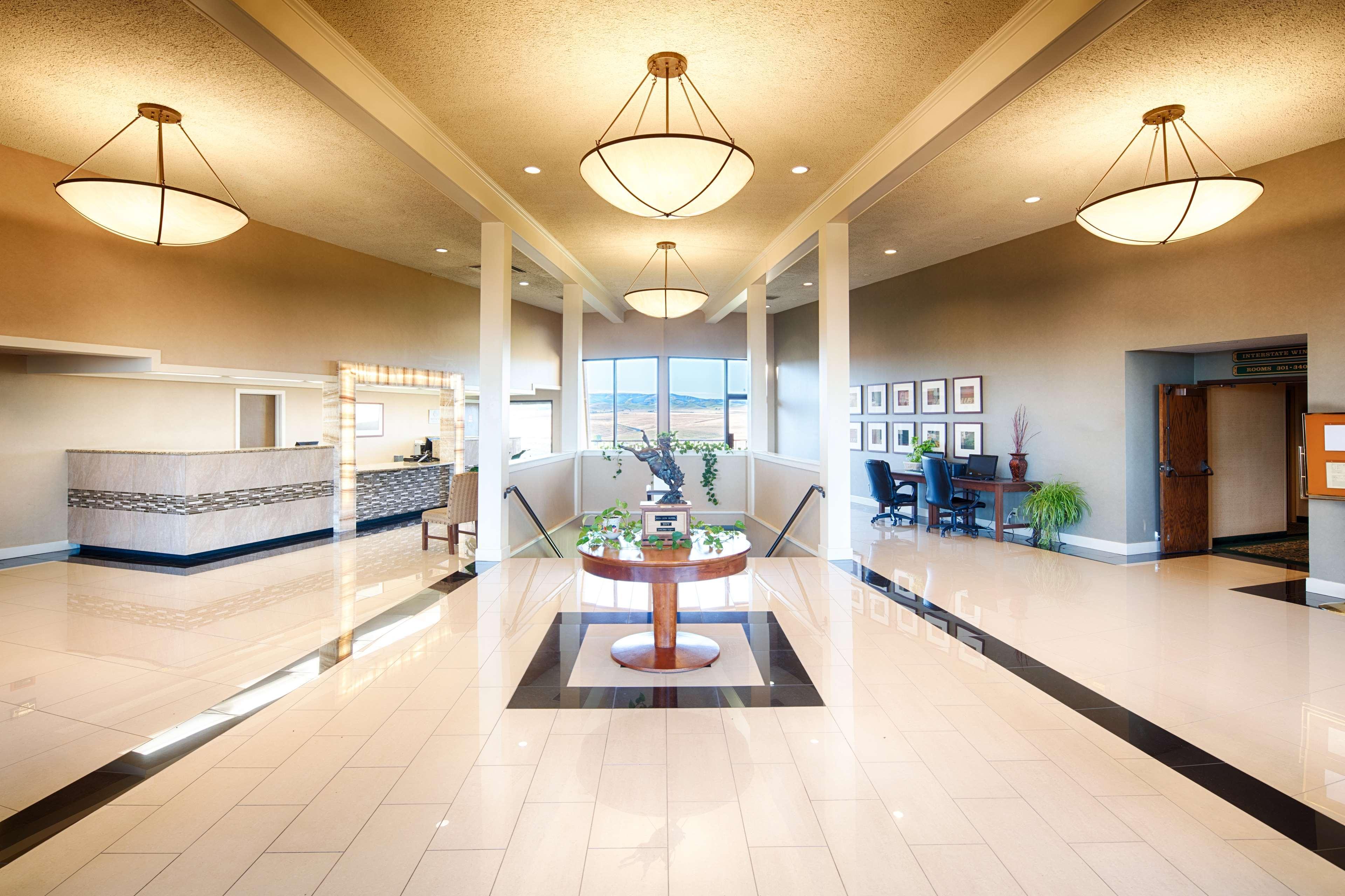 Vista Lobby Red Lion Hotel Pendleton