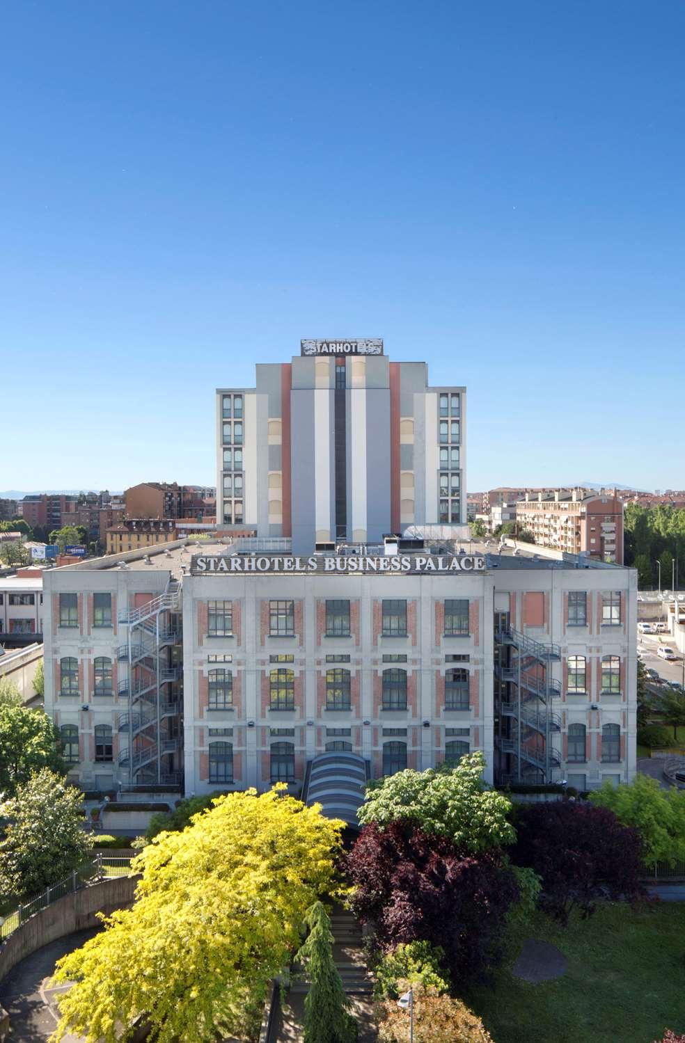 Vista da fachada Starhotels Business Palace