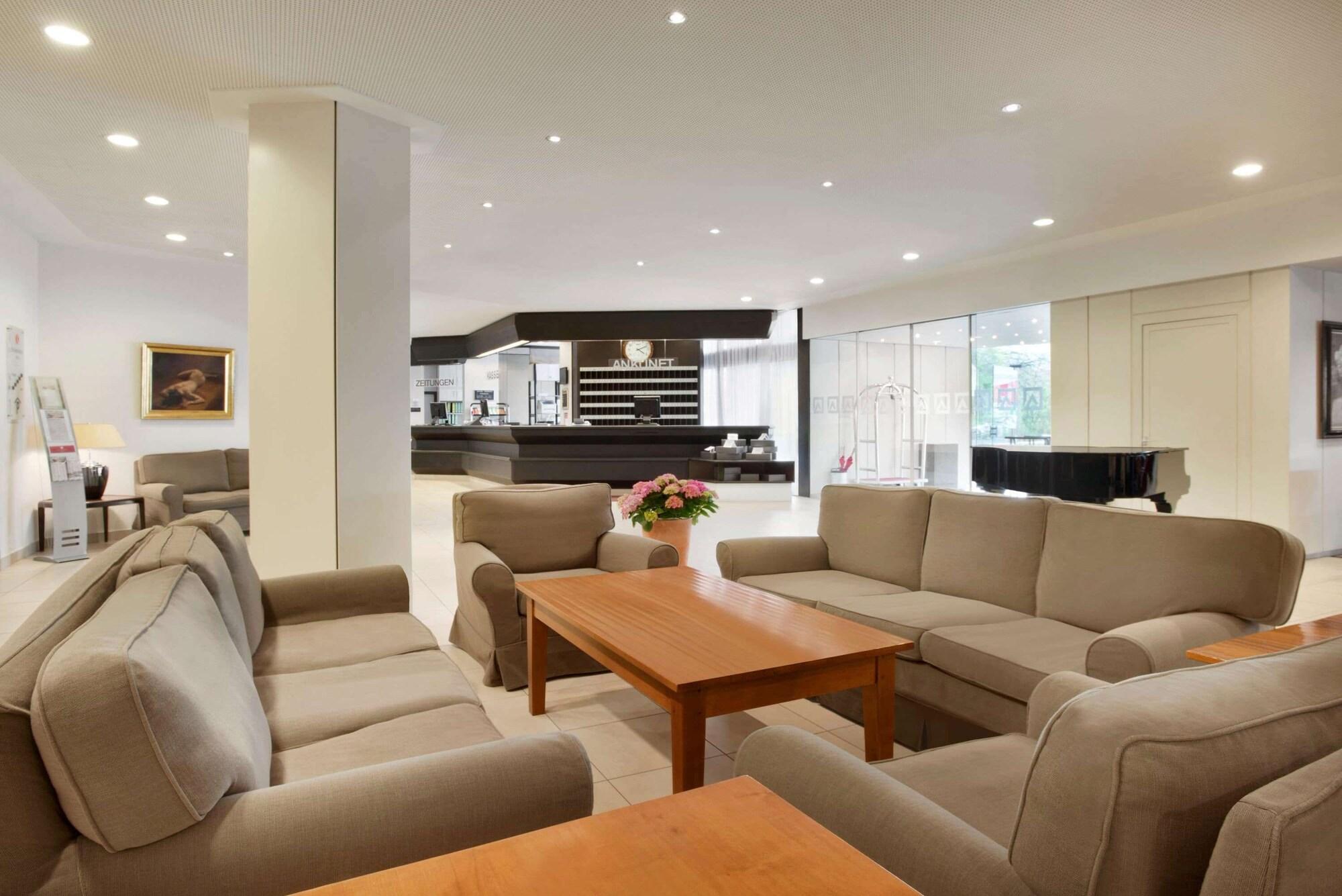 Vista Lobby Ramada by Wyndham Nuernberg Parkhotel