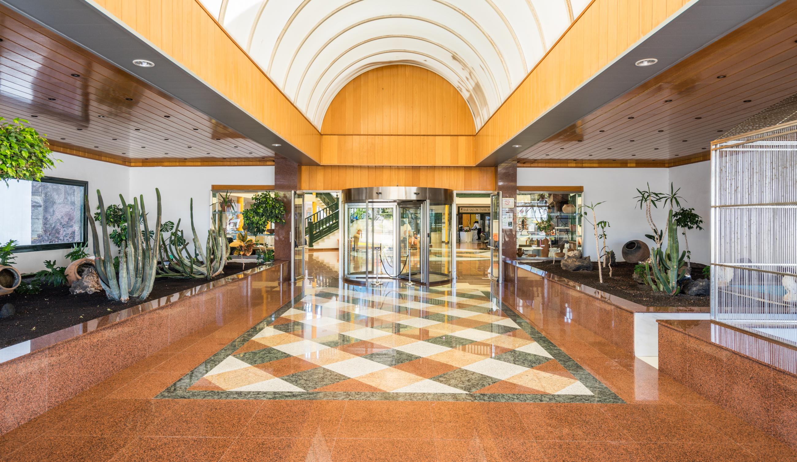 Vista Lobby BLUESEA Costa Bastian
