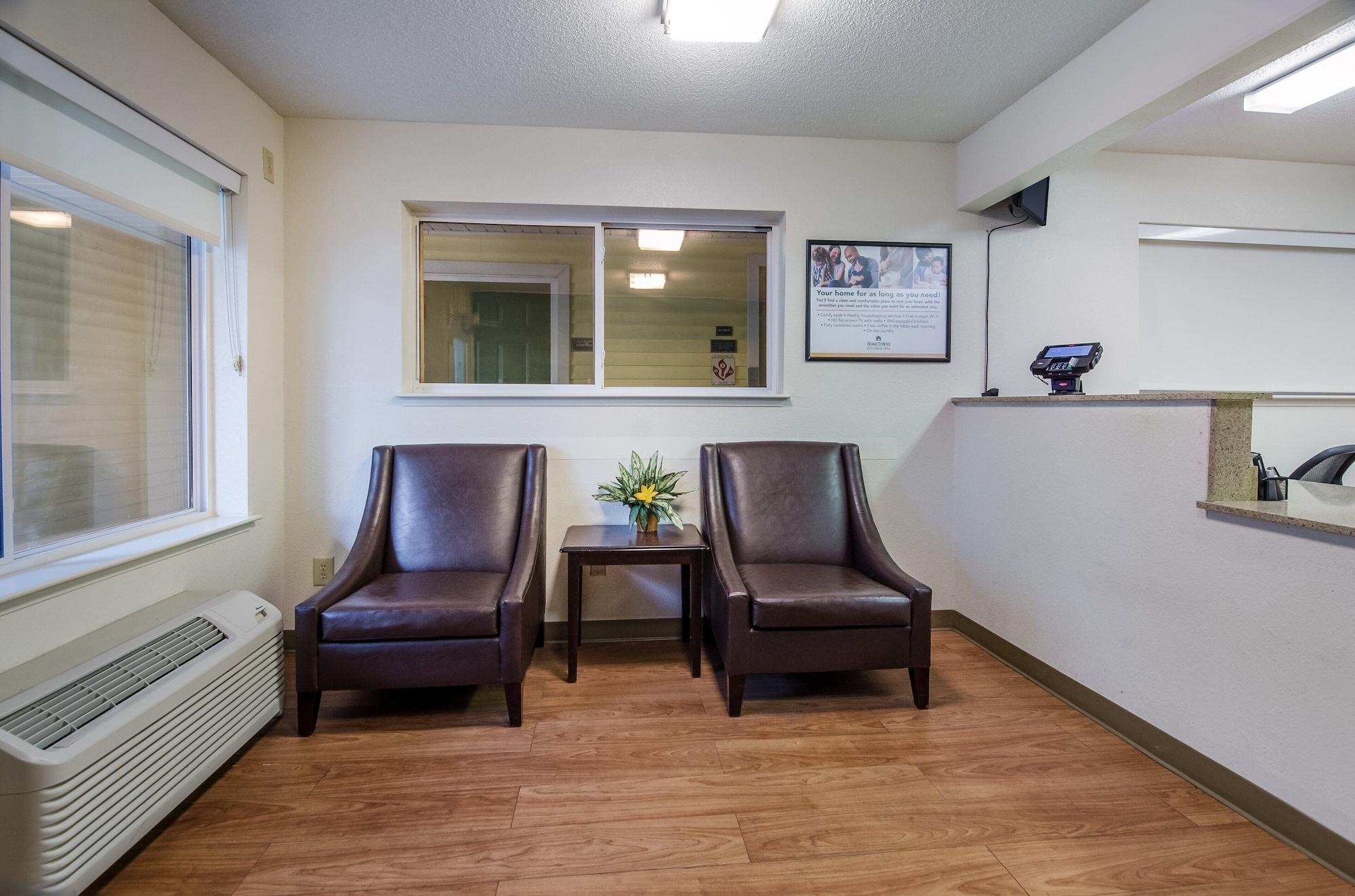 Vista Lobby HomeTowne Studios by Red Roof Winston-Salem - University Pkwy