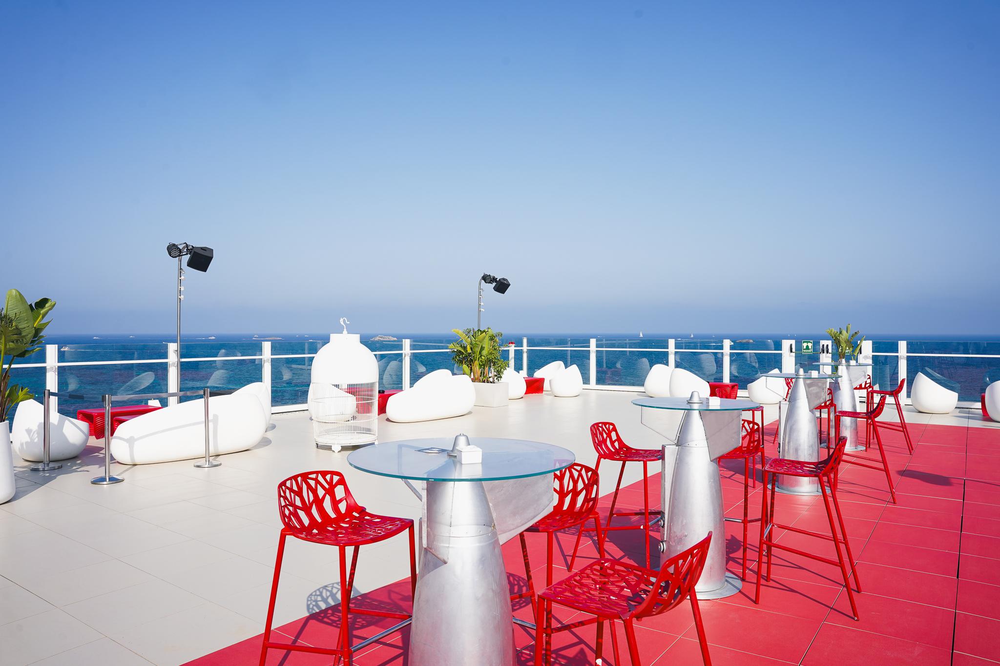 Bar/Salón Ushuaia Ibiza Beach Hotel – Adults Only