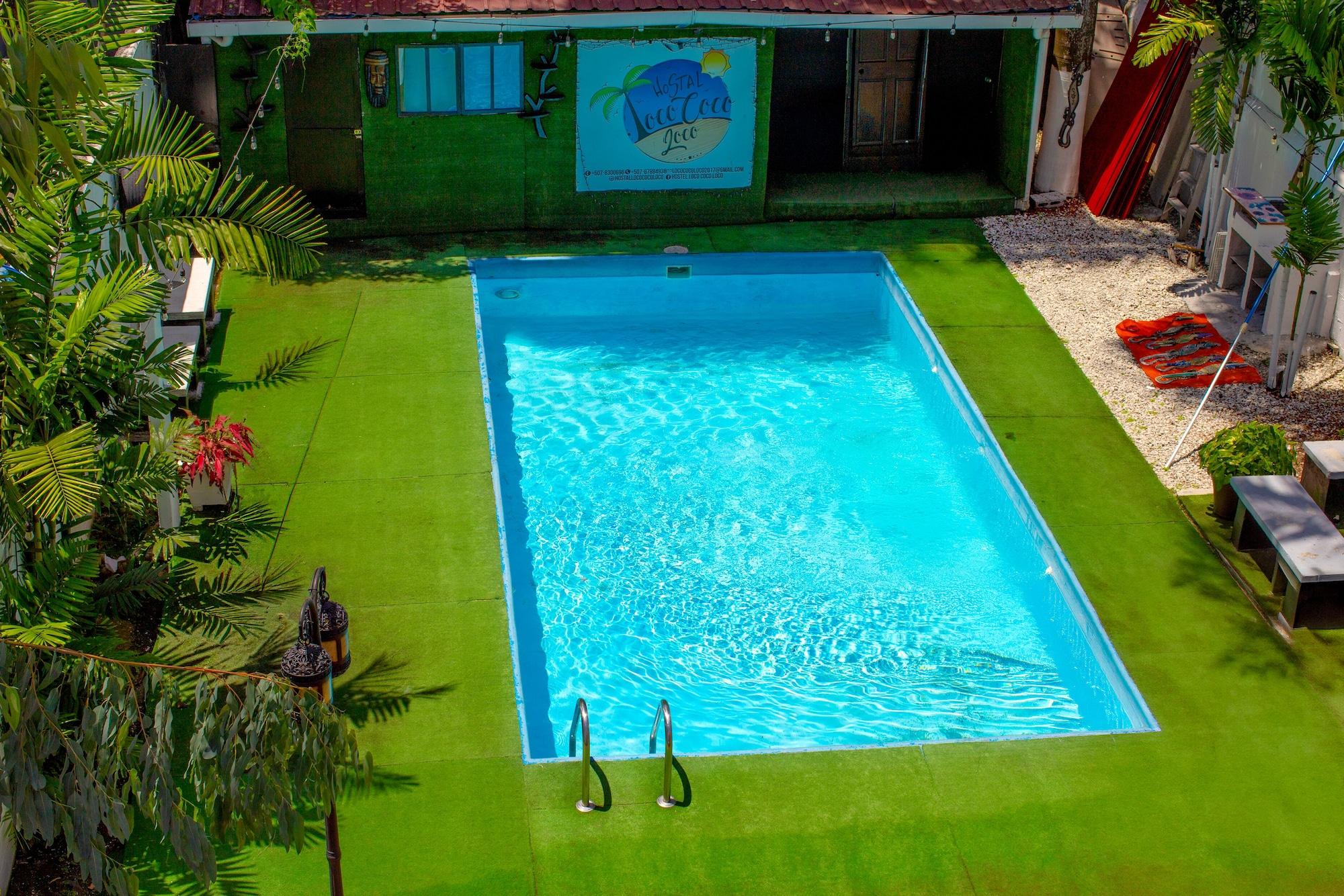 Vista Piscina Hostel Loco Coco Loco