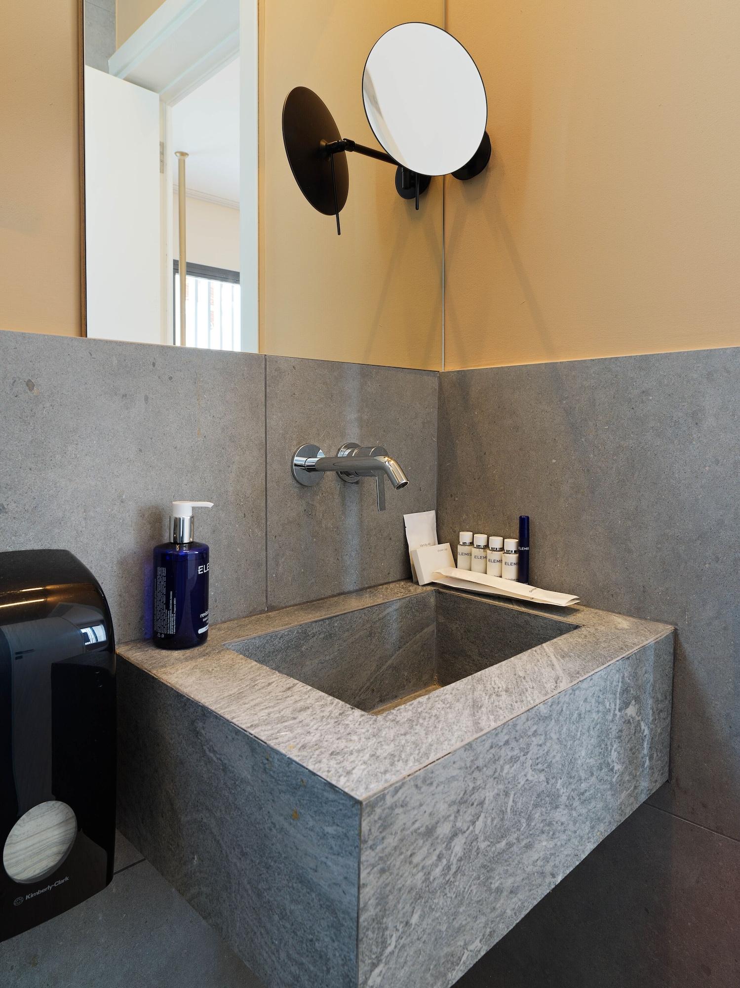 Equipamiento de Habitación Alinea Market Agora Square