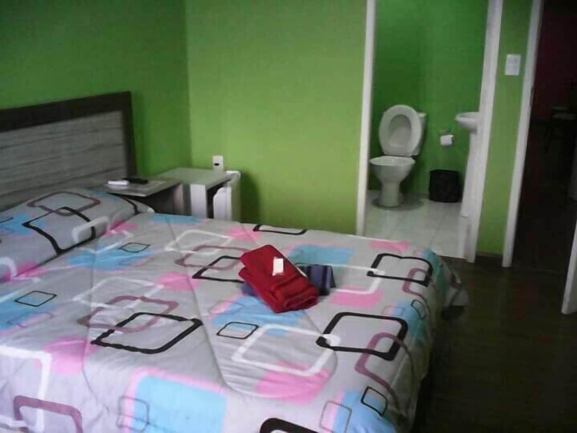 Habitación Hotel Status