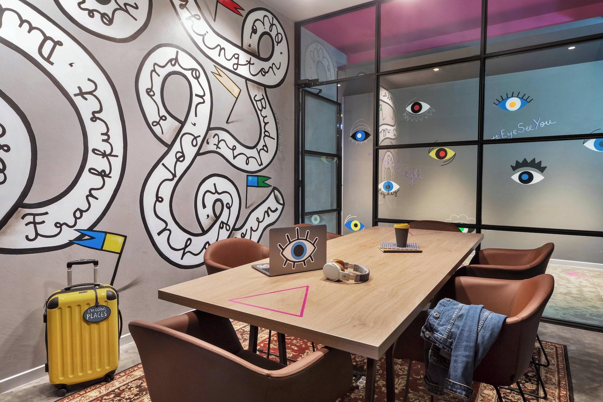 Sala de Reuniones Moxy Bucharest Old Town