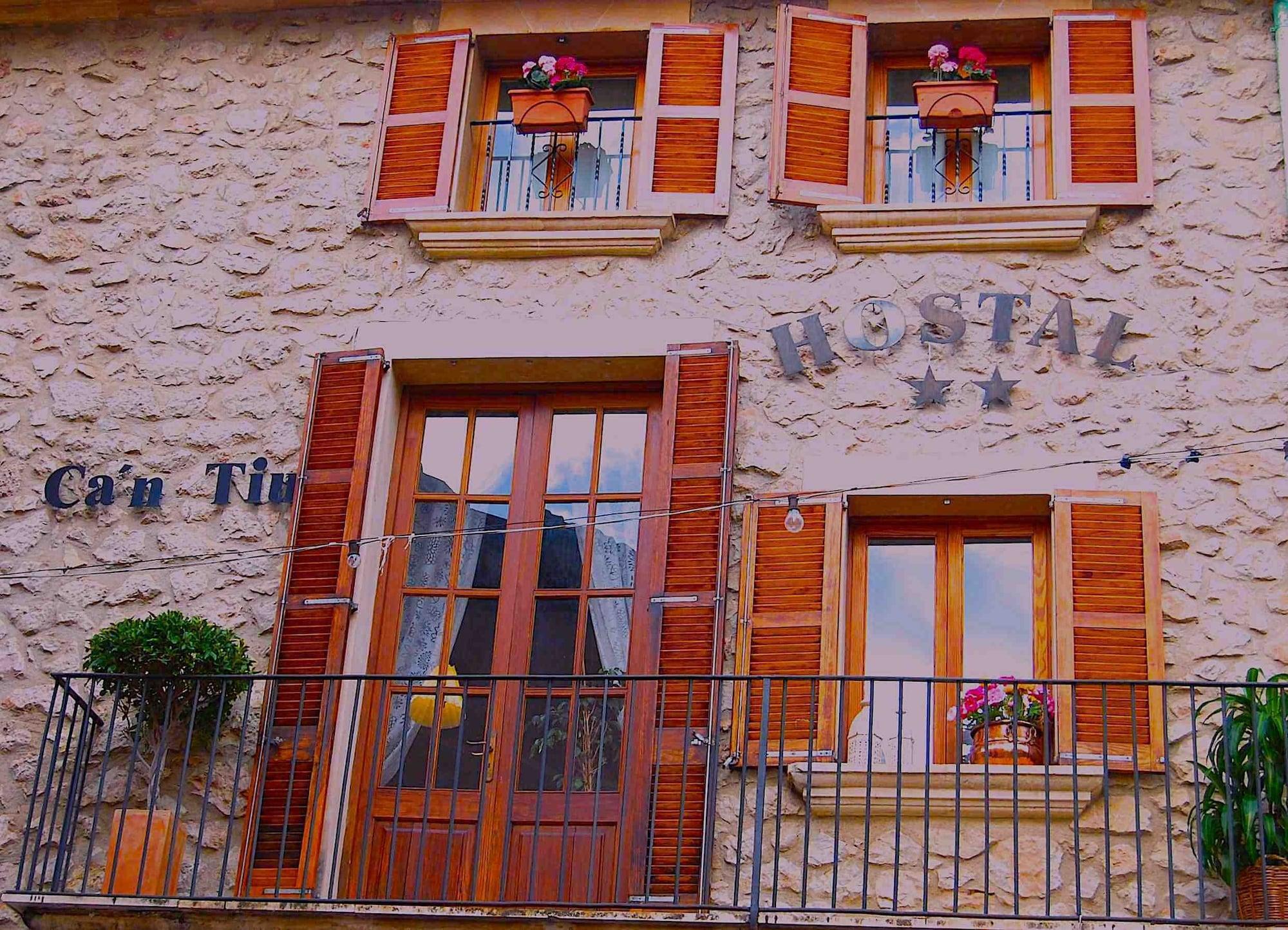 Vista Exterior Hostal Ca'n Tiu
