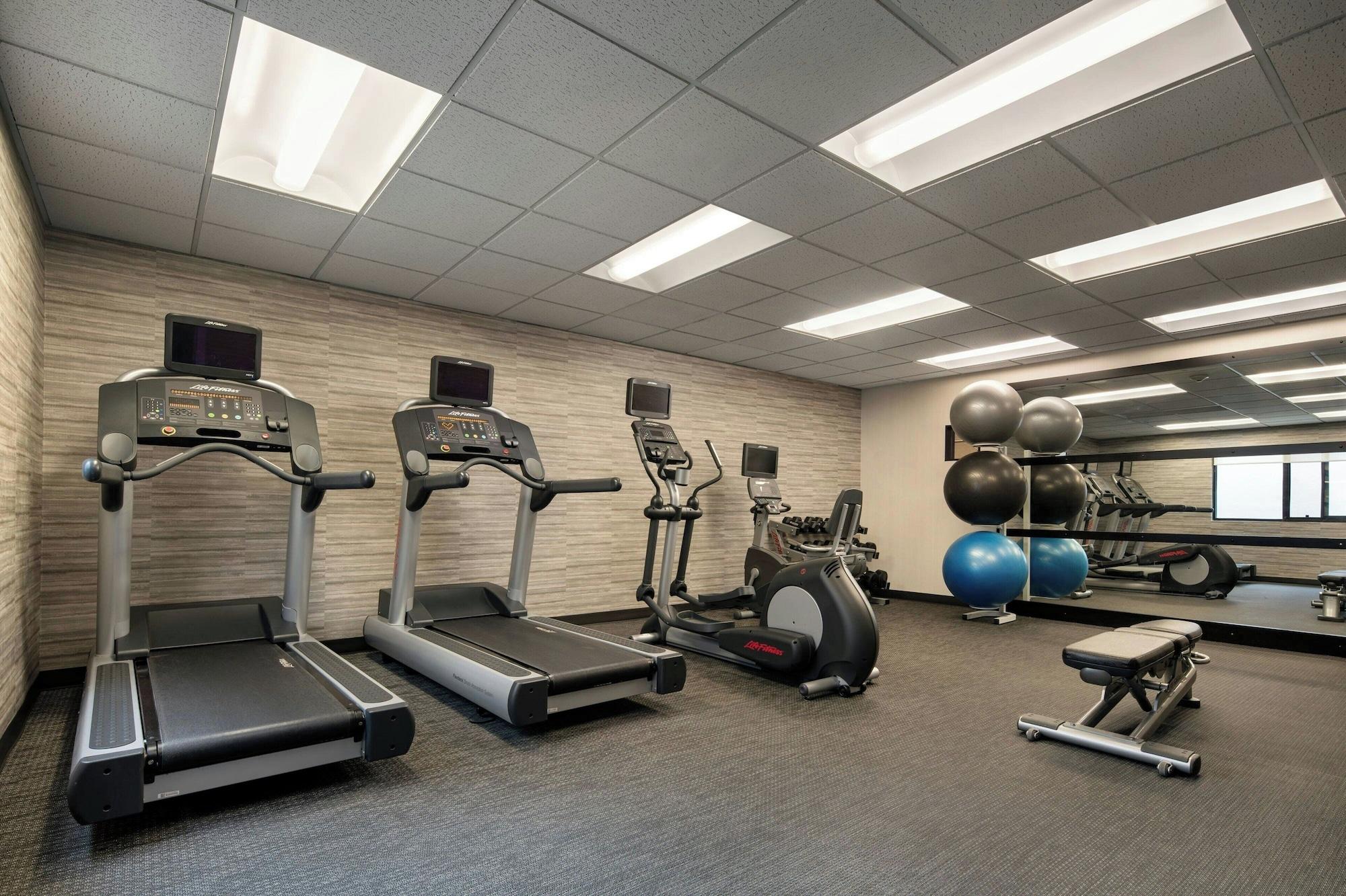Gimnasio Courtyard by Marriott San Francisco Airport