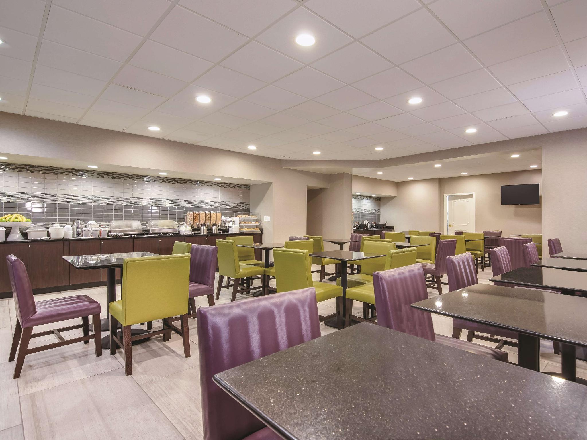 Restaurant La Quinta Inn & Suites Boston Andover