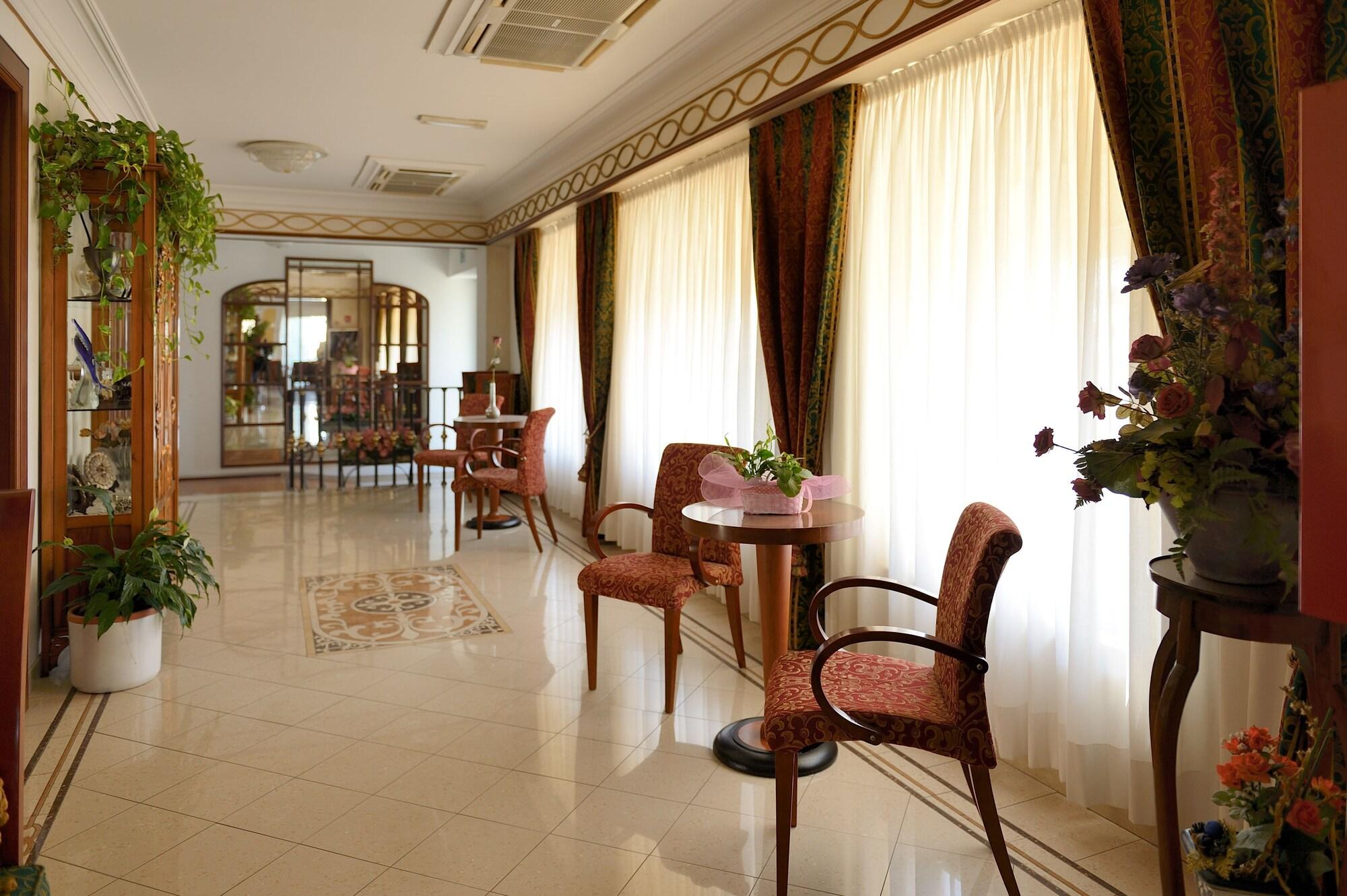 Vista Lobby Hotel Capri & Residence
