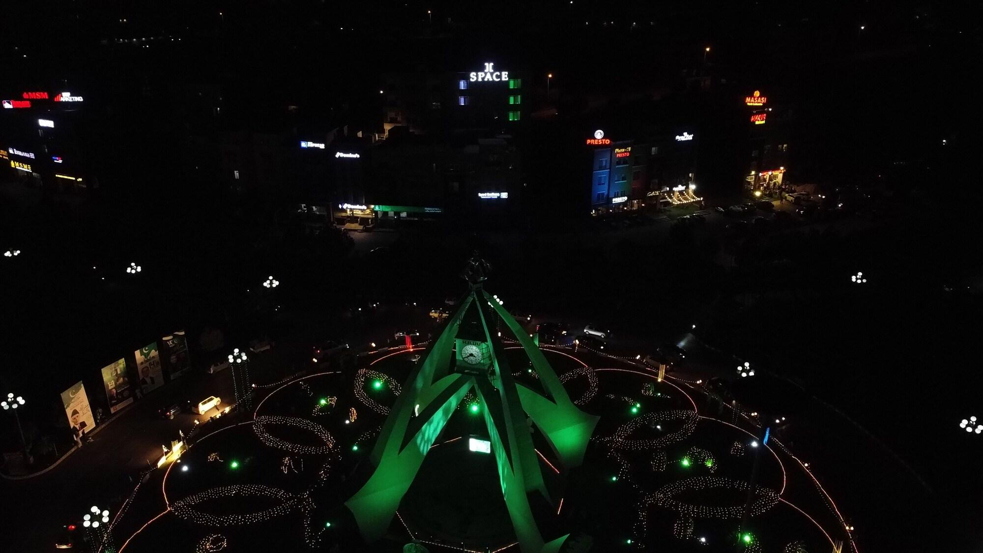 Vista Exterior SPACE Express