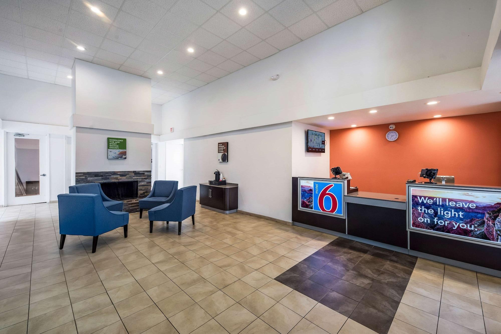 Varios Motel 6 Irving, TX - Irving DFW Airport East