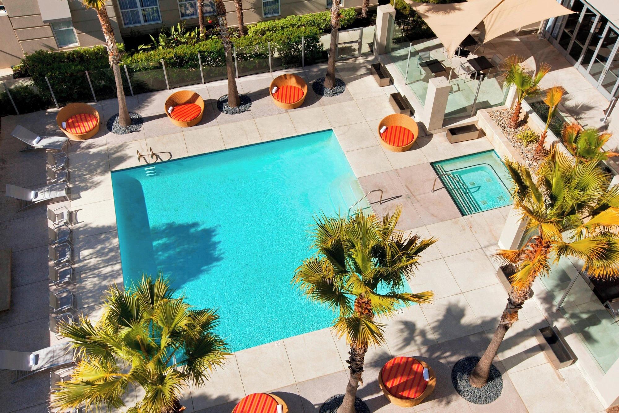 Vista Piscina Aloft Silicon Valley