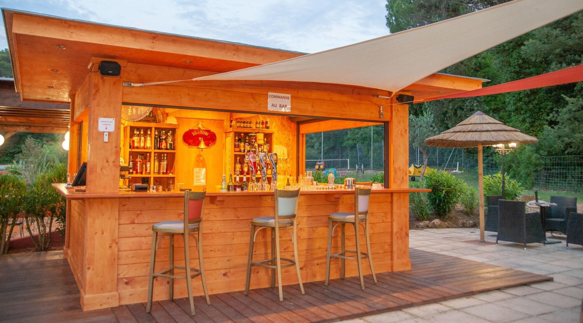 Bar/Salón Les Pins Blancs De Provence