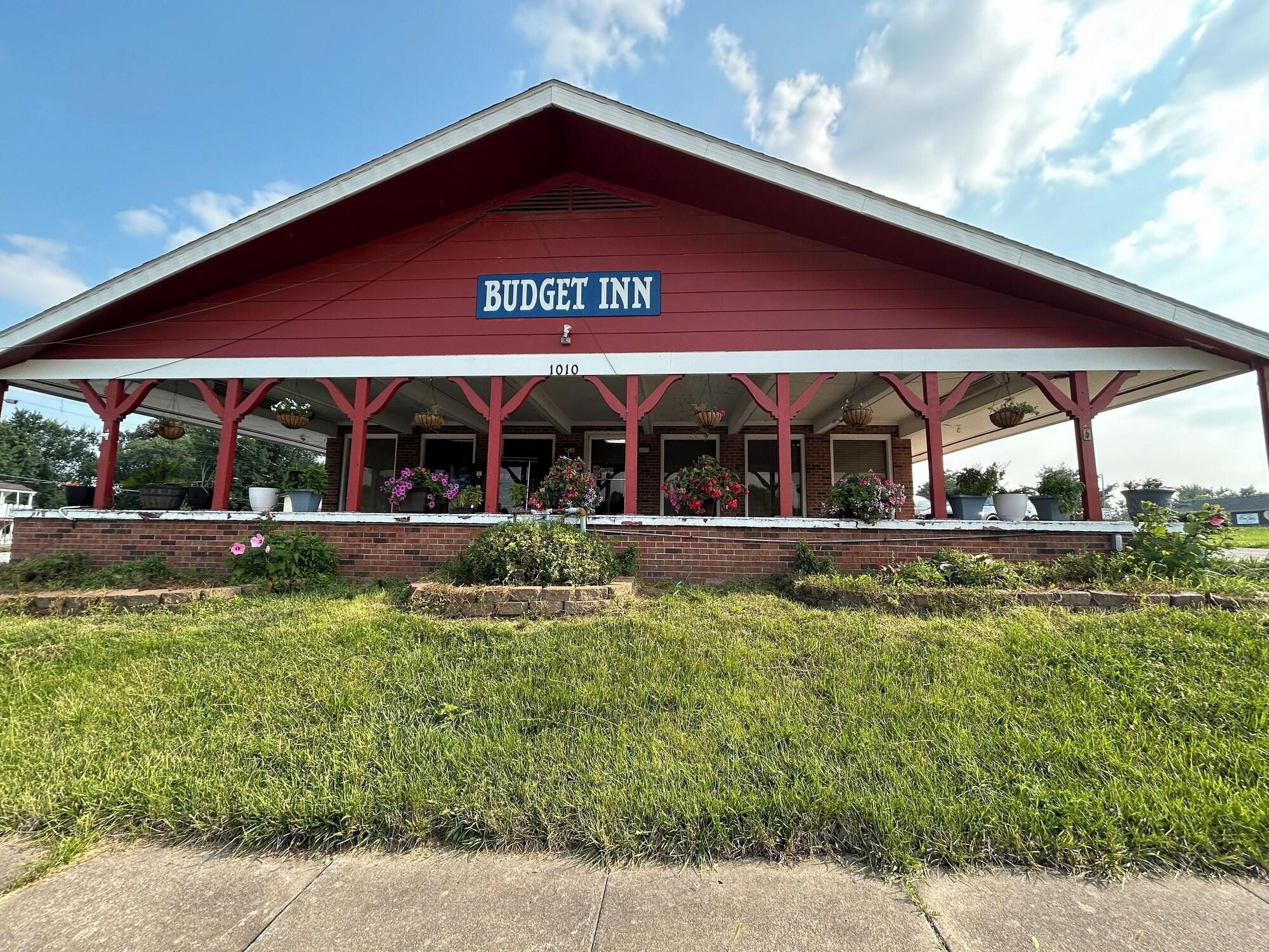 Varios Budget Inn Mexico MO on US 54