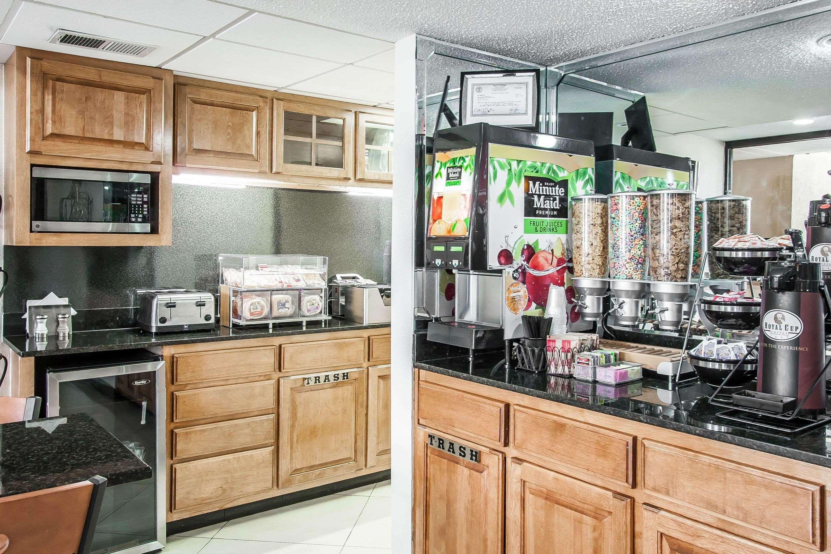 Restaurant Econo Lodge Inn & Suites Memphis East