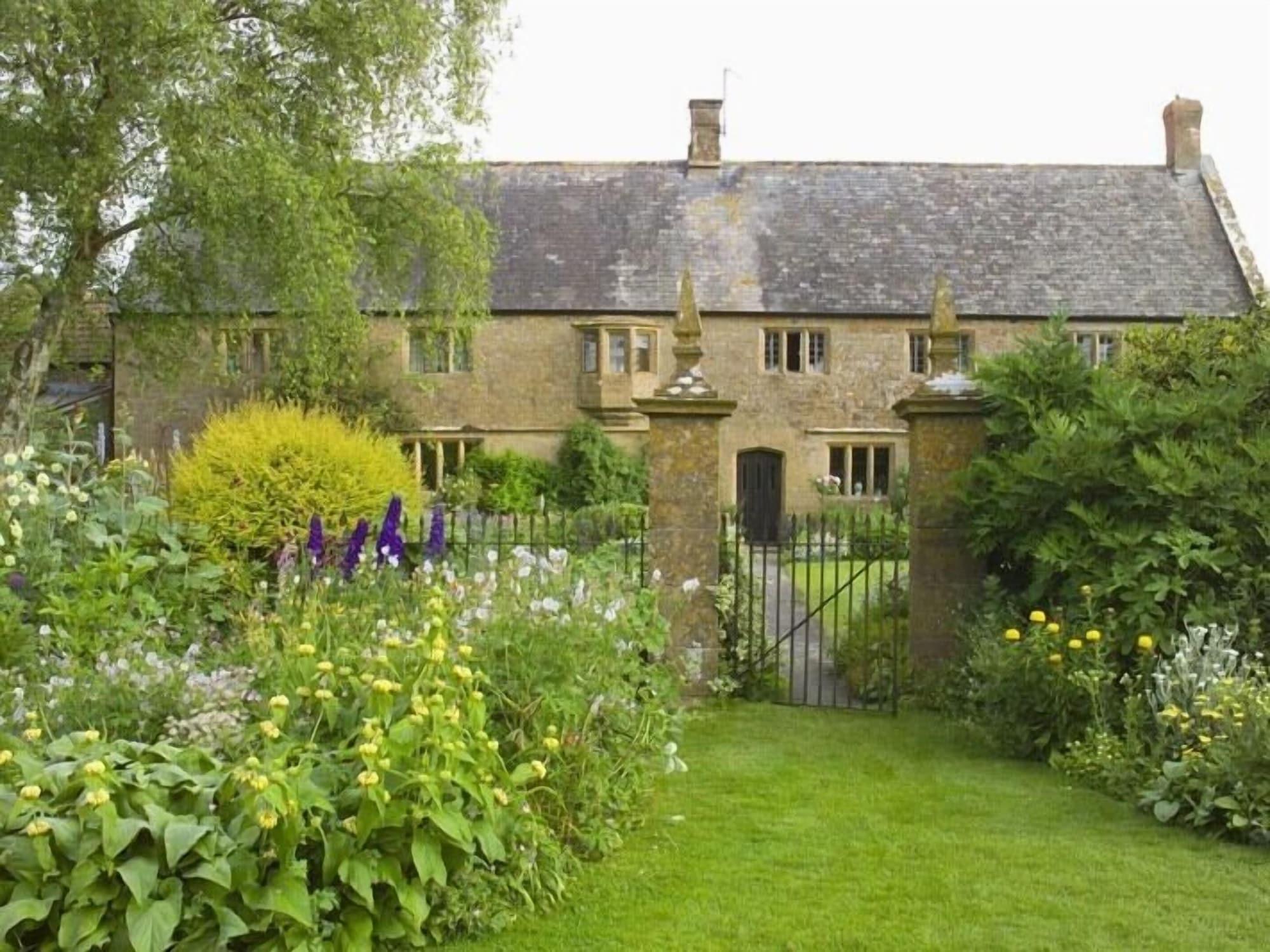 Varios Lower Severalls Farmhouse