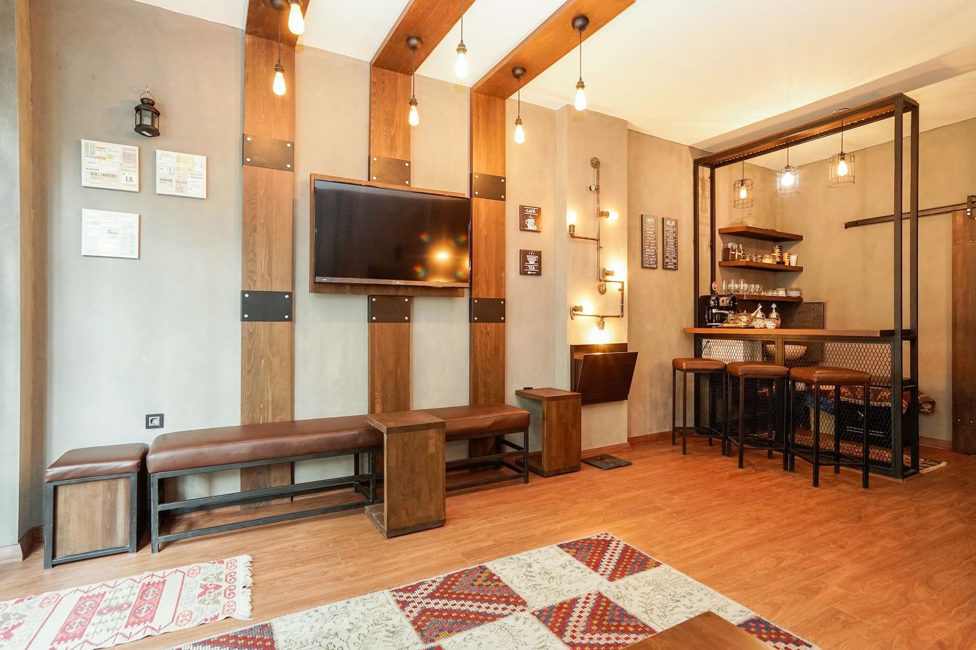 Bar/Salón Cube Suites