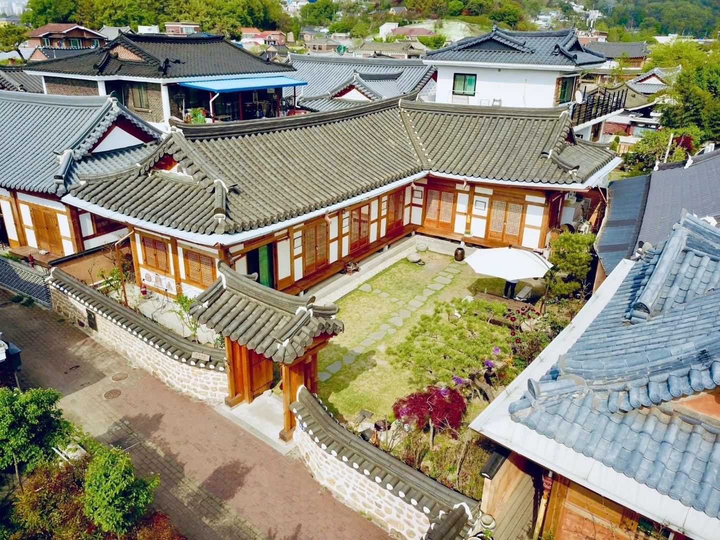 Varios Hanok Hyeyum