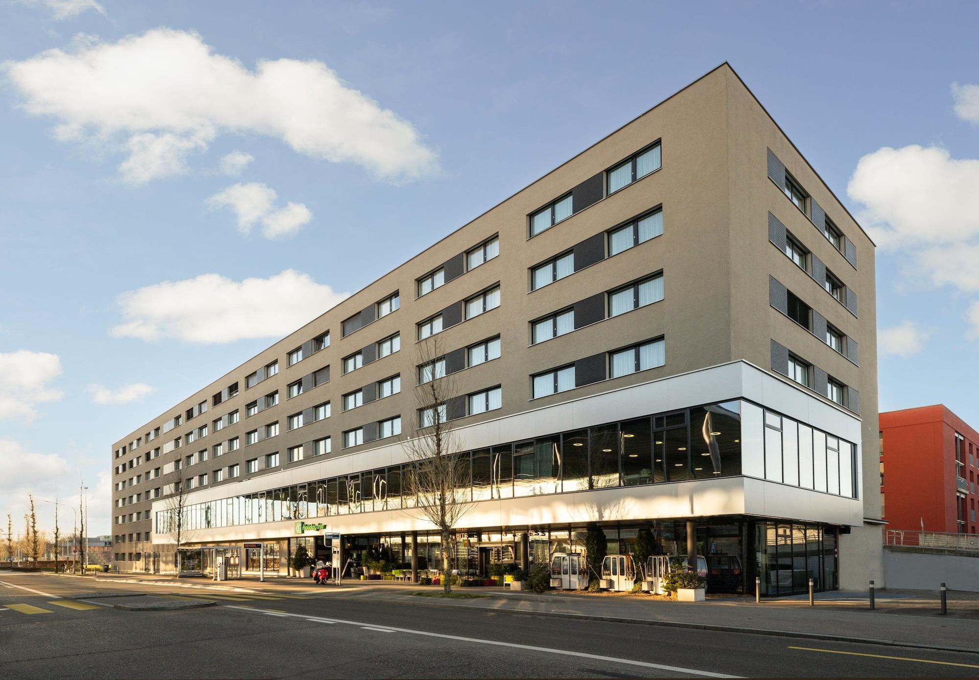 Vista Exterior Holiday Inn Zurich - Messe by IHG
