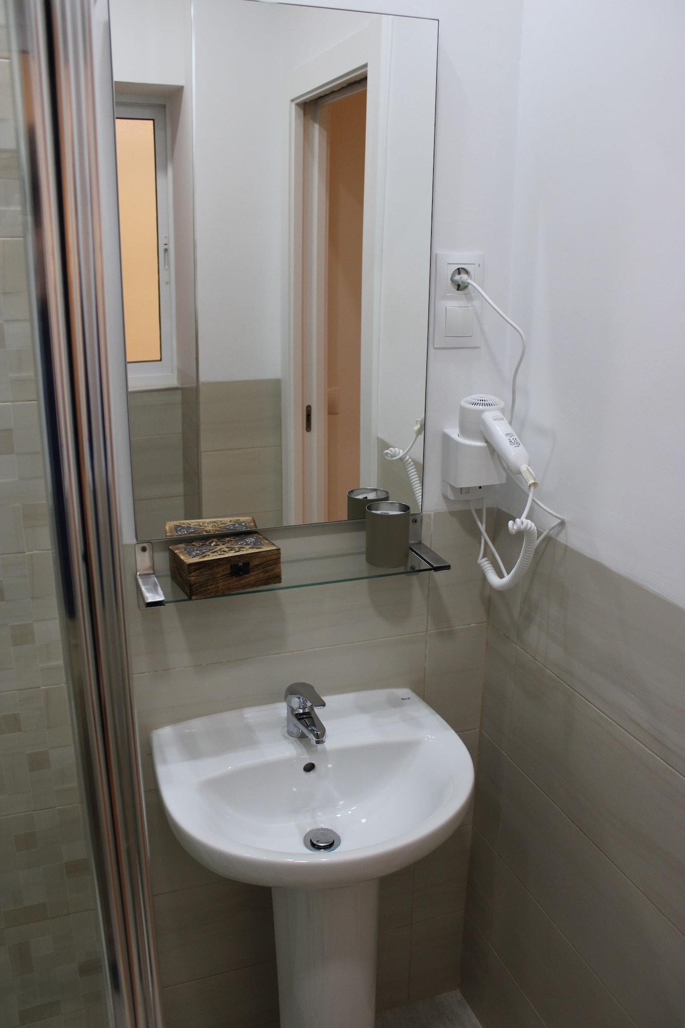 Equipamiento de Habitación Fan Rooms Gálvez