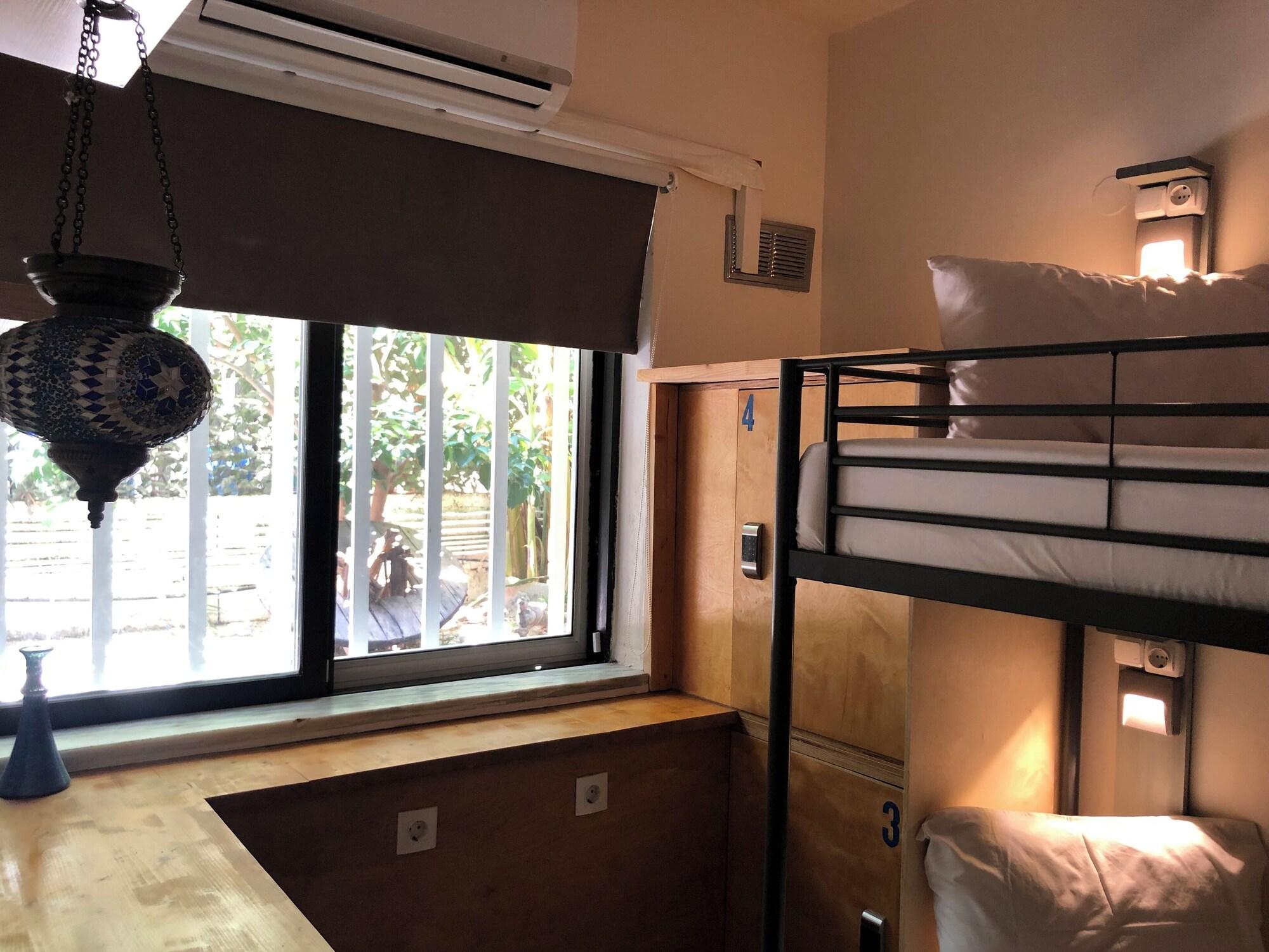 Set de Habitación Rodos Backpackers