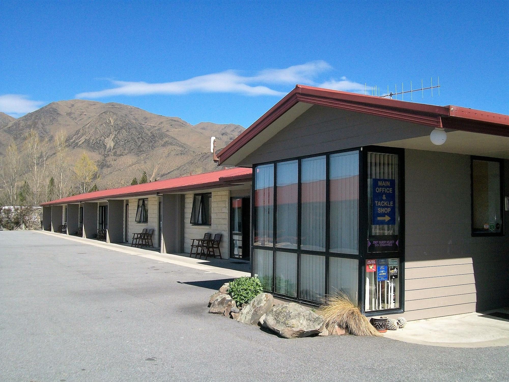 Varios Sierra Motel