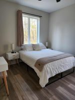 Alquiler Vacacional - Serene, Private, Peaceful Home on 4ac w/ Hot Tub. Less than a mile from trails!