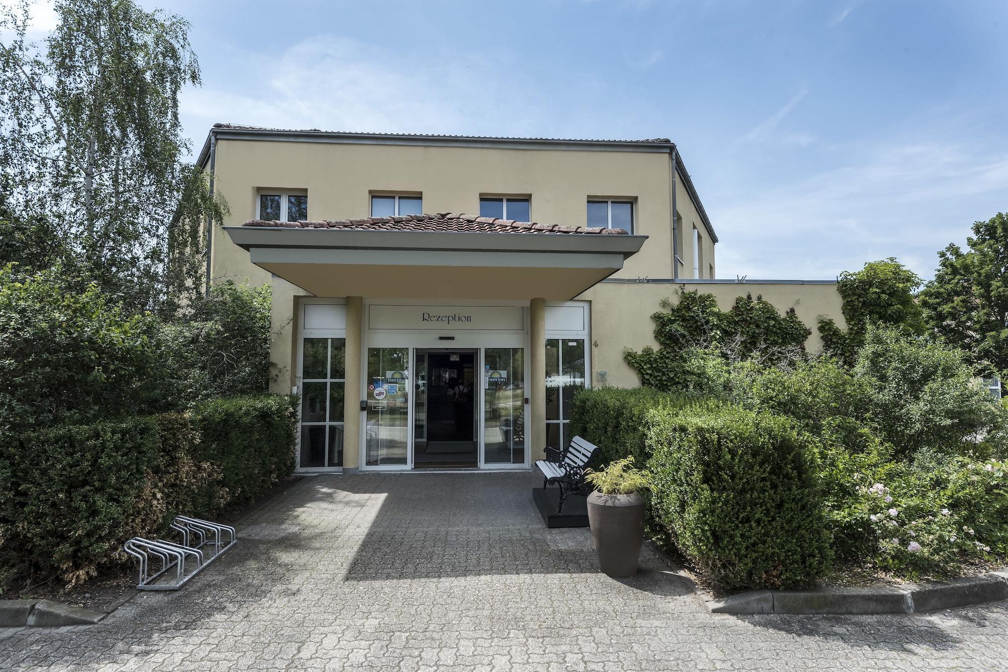 Vista Exterior Days Inn by Wyndham Dessau