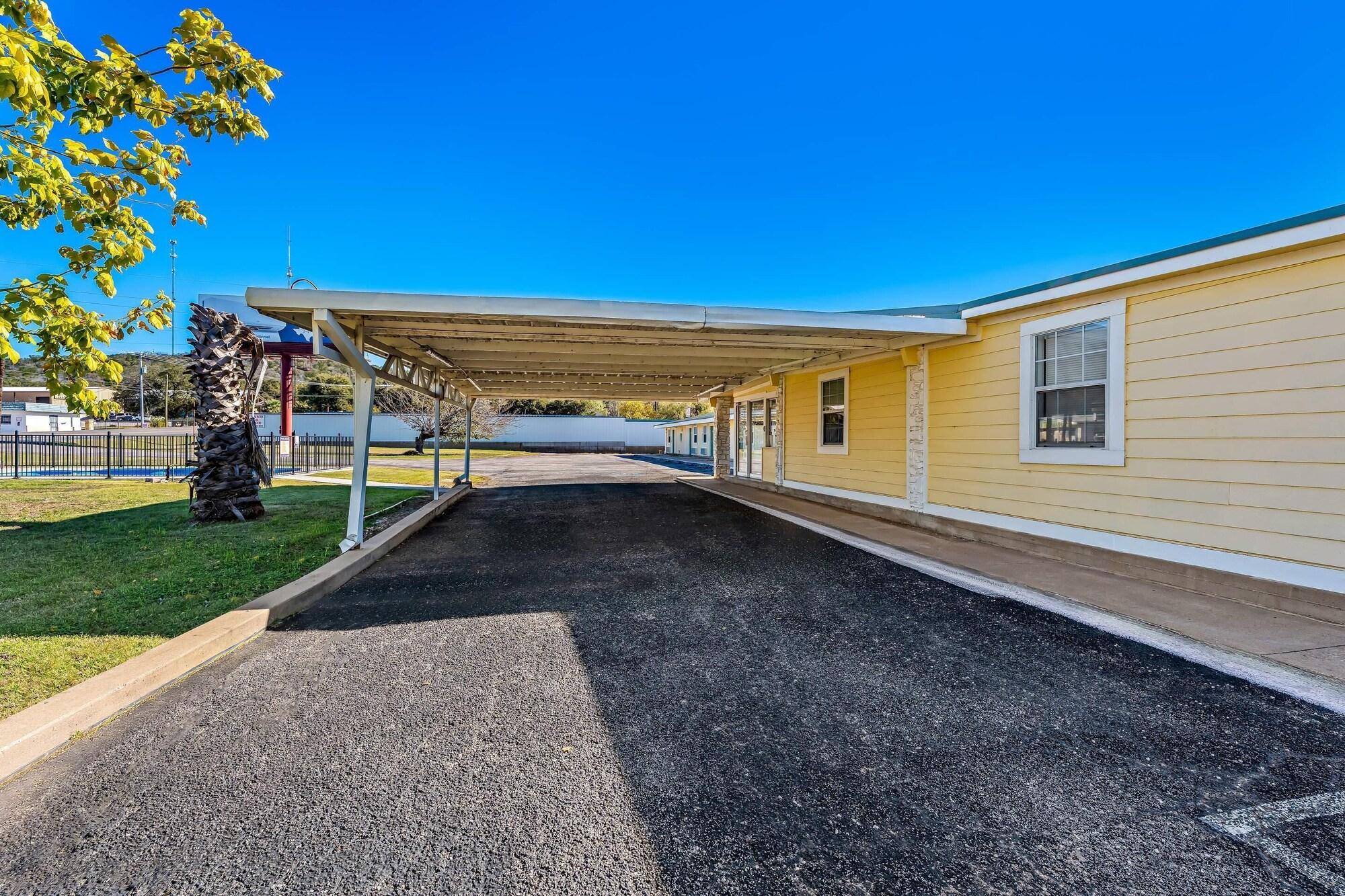 Varios Rodeway Inn Kingsland - Lake LBJ