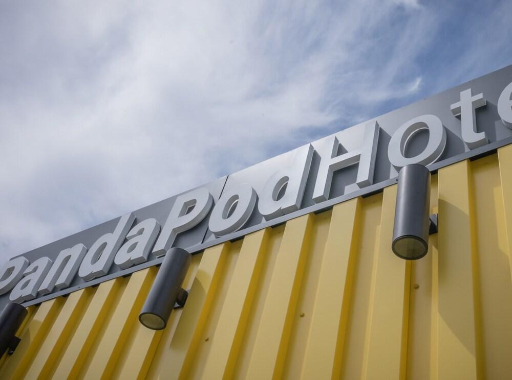 Varios Panda Pod Hotel