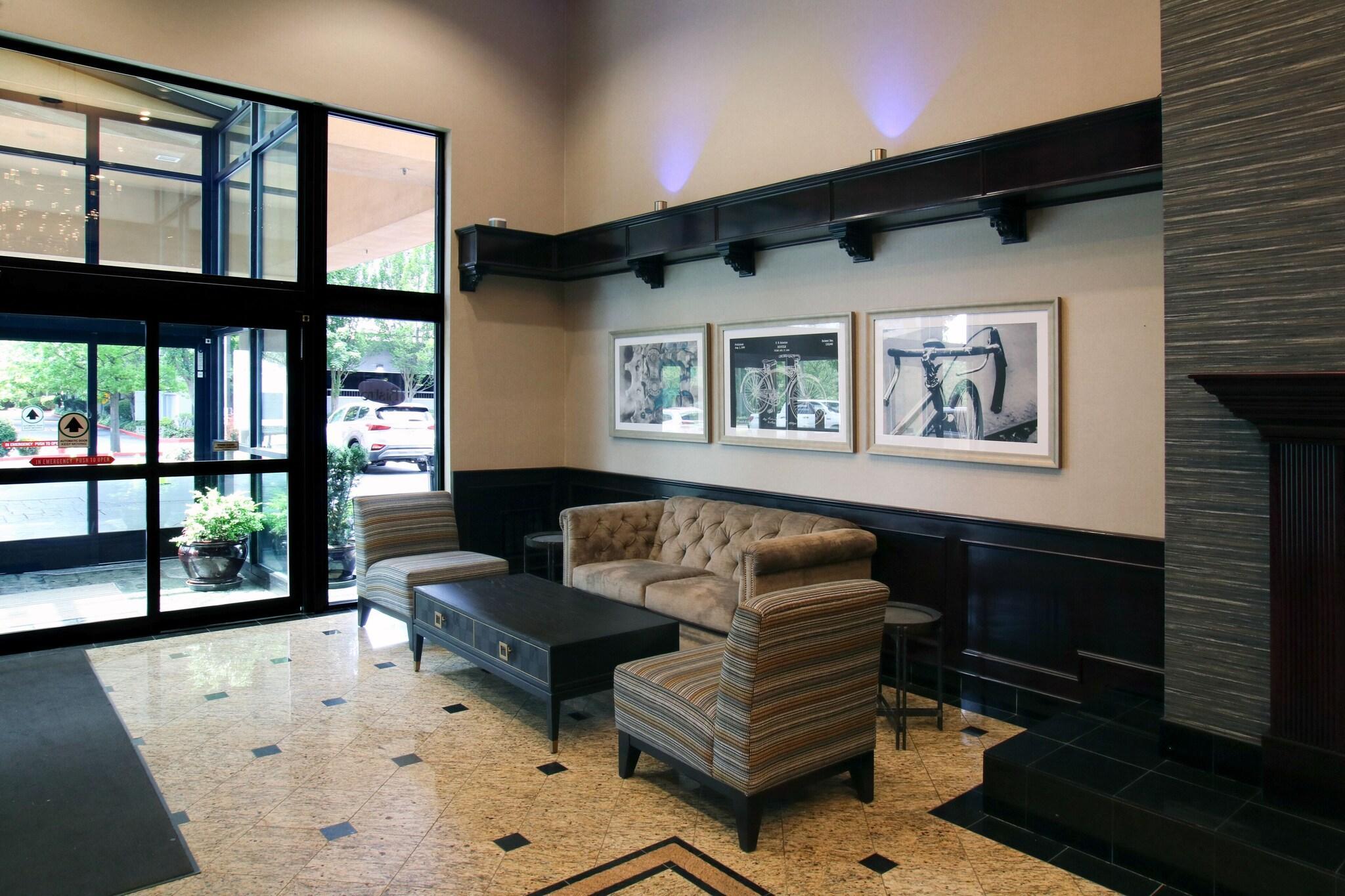 Vista Lobby Oxford Suites Downtown Spokane