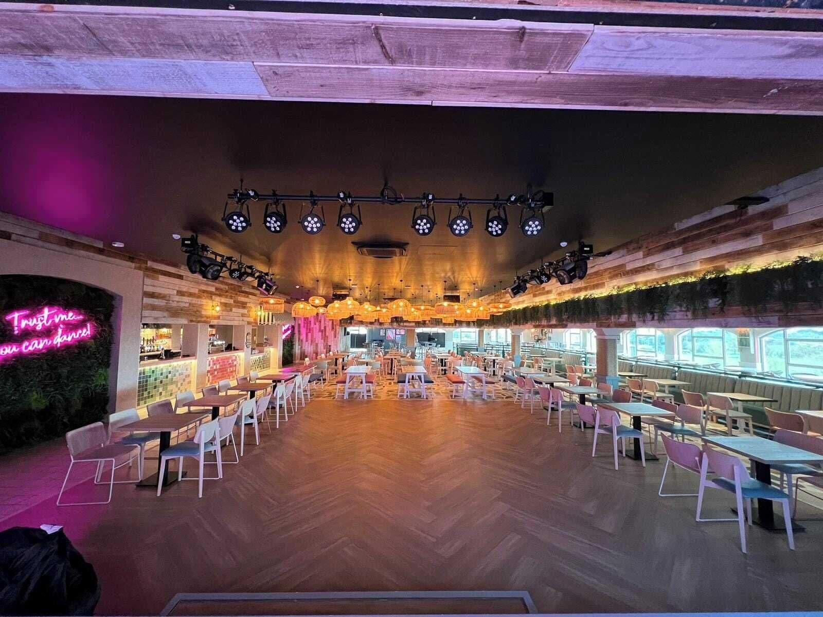 Bar/Salón Sandytoes Holidays