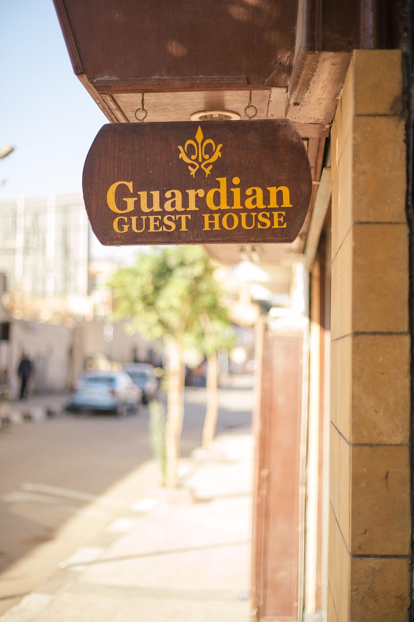 Vista Exterior Guardian Guest House