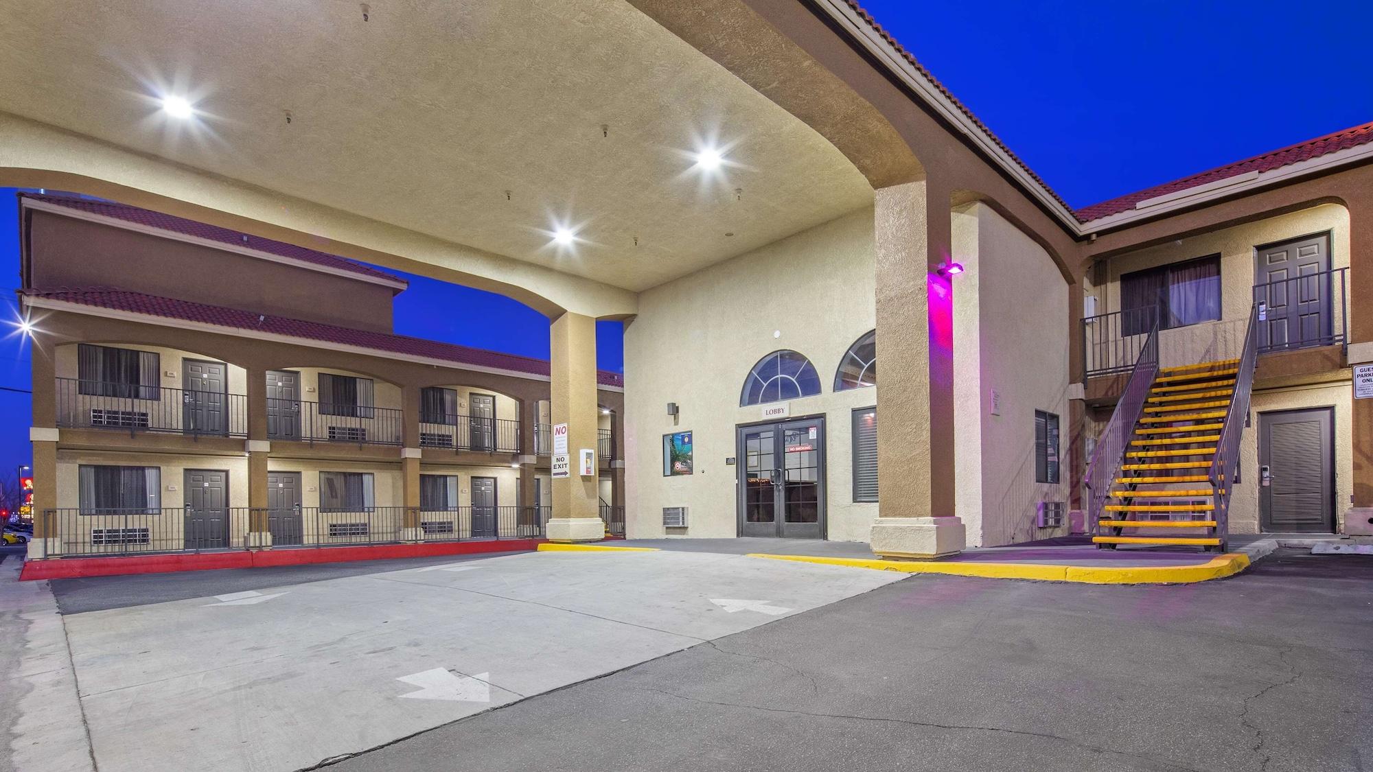 Vista Exterior SureStay Plus Hotel by Best Western Hesperia
