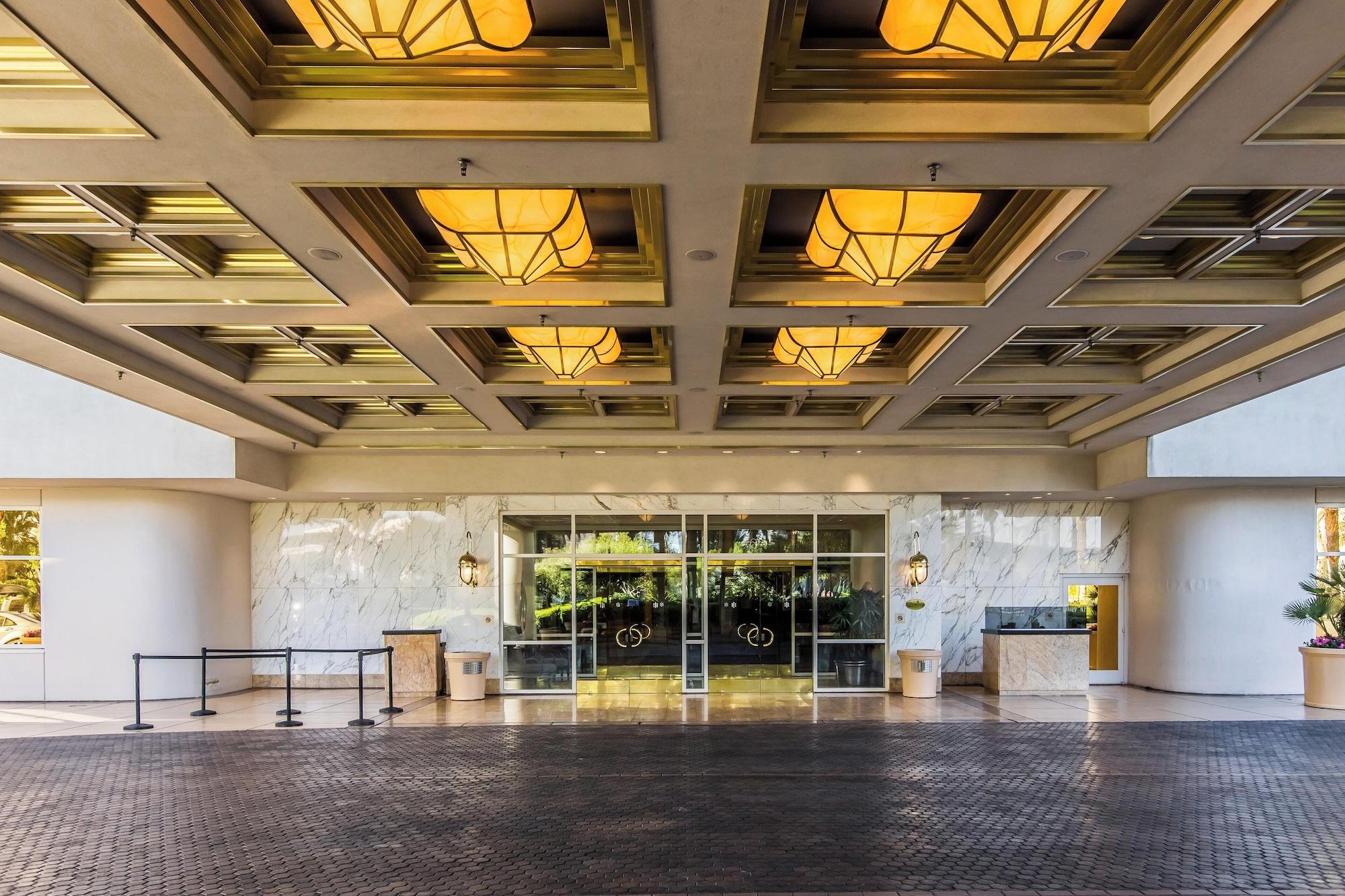 Vista Exterior Signature MGM