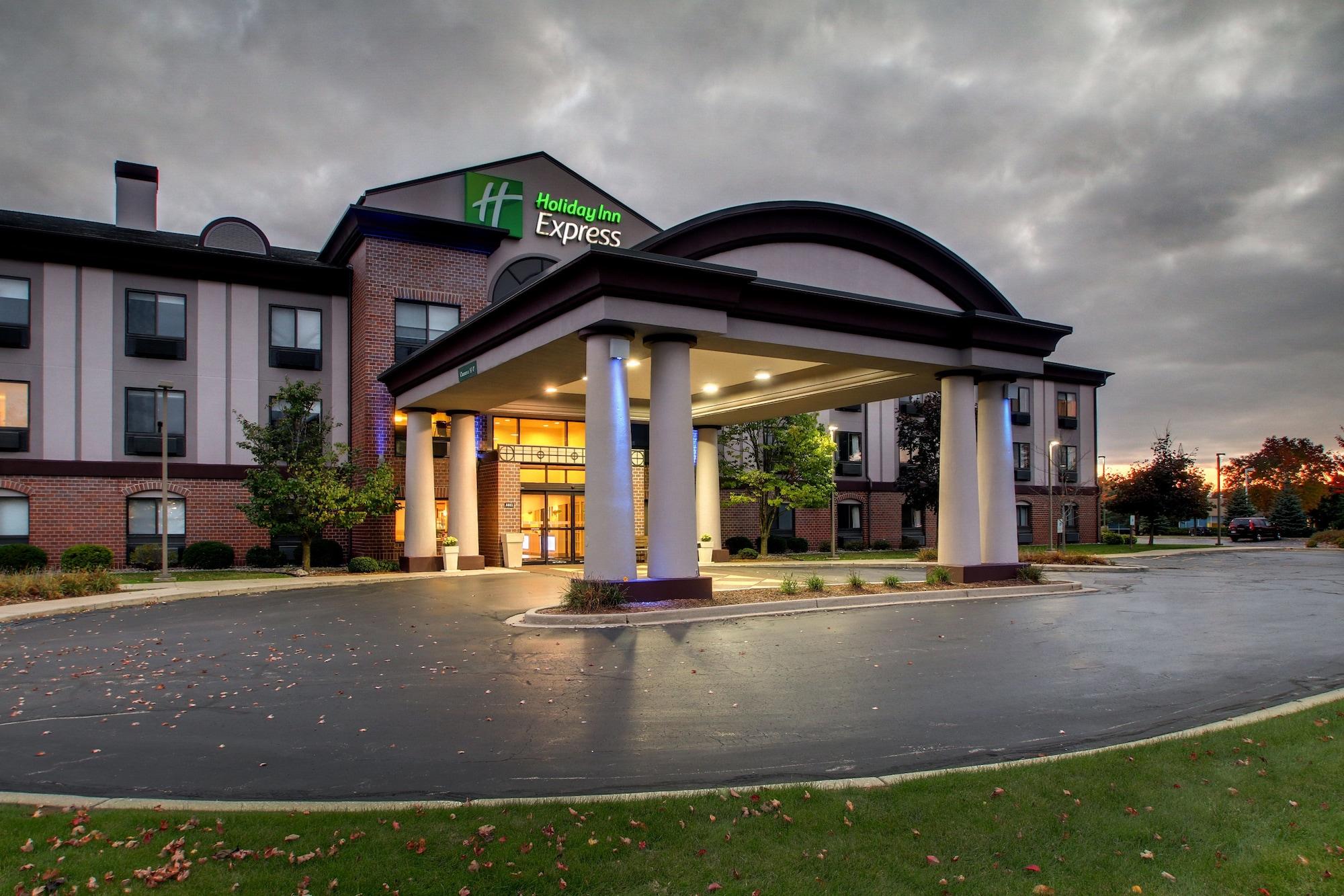 Vista Exterior Holiday Inn Express Milwaukee North Brown Deer/Mequon by IHG