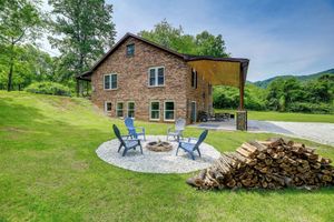 Alquiler Vacacional - Creekside Retreat w/ Mtn Views in Lambsburg!