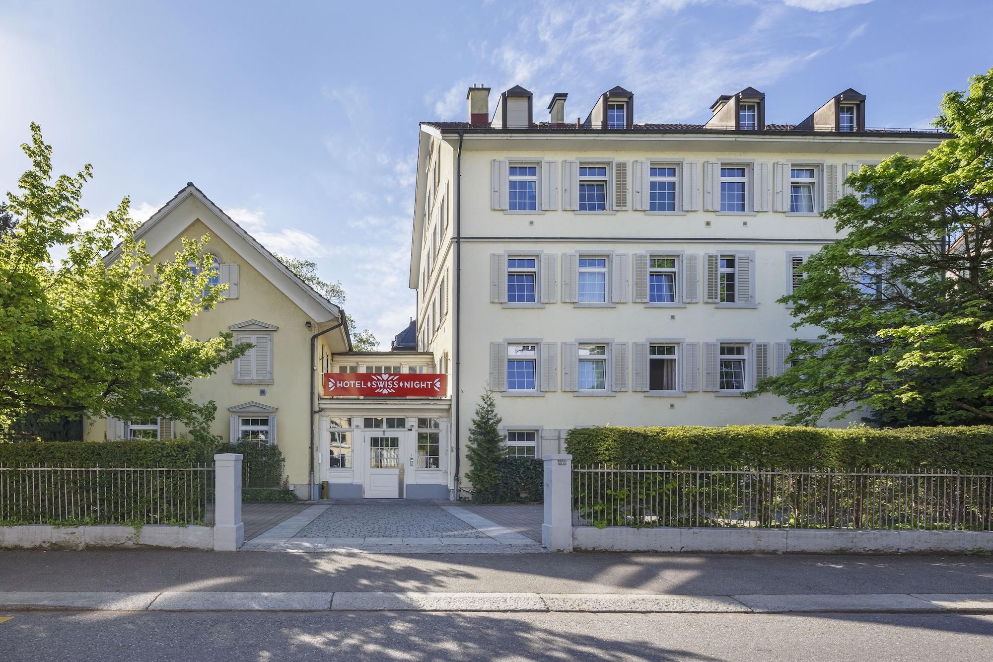 Vista Exterior Swiss Night by Fassbind