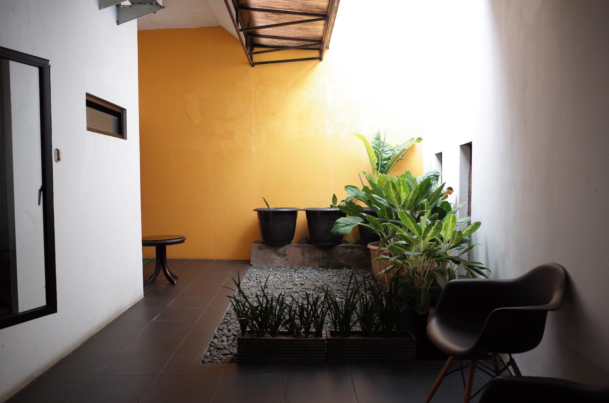 Varios RedDoorz near Alun-alun Kota Sukabumi