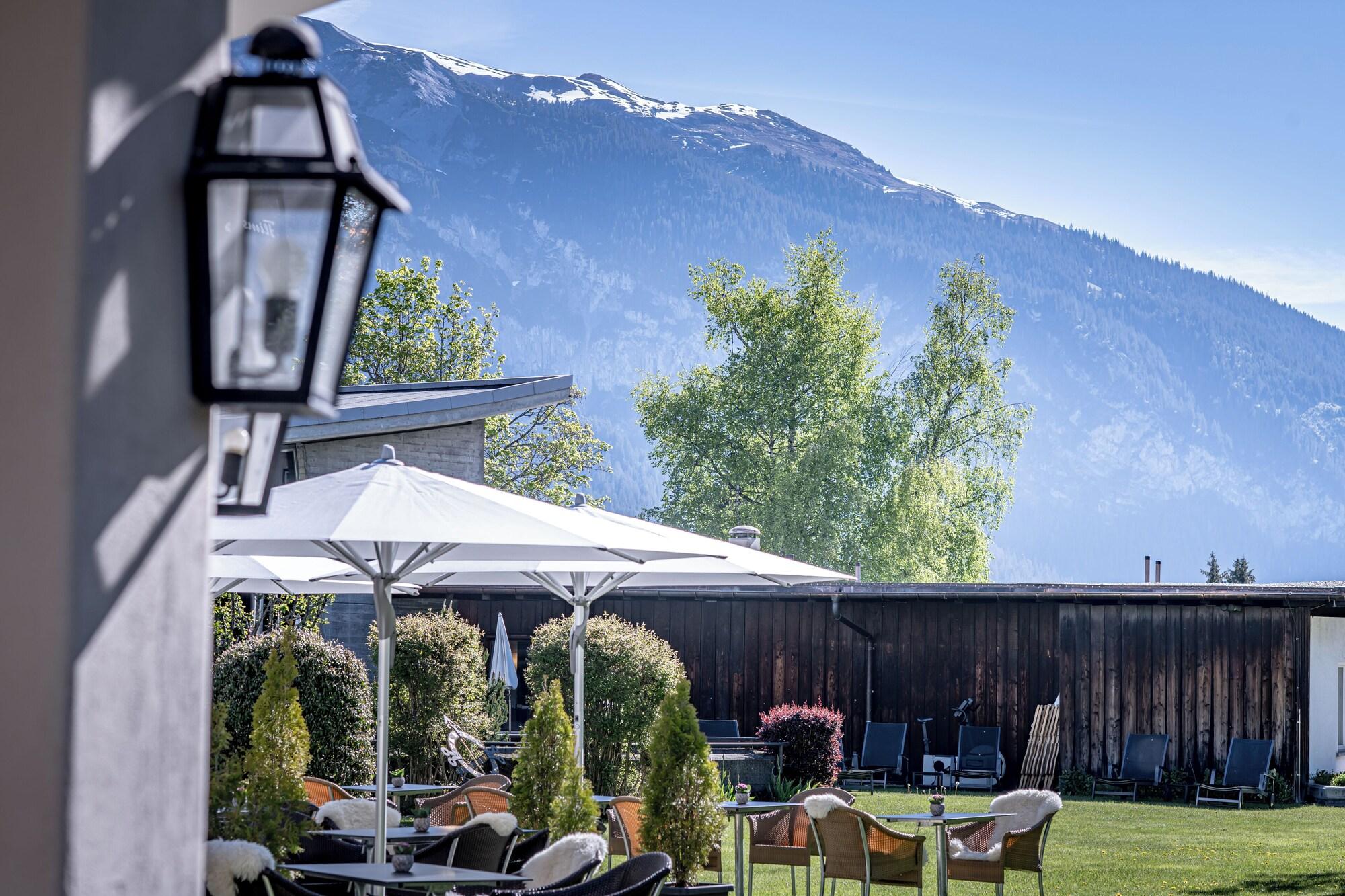 Vista Exterior Adula Hotel