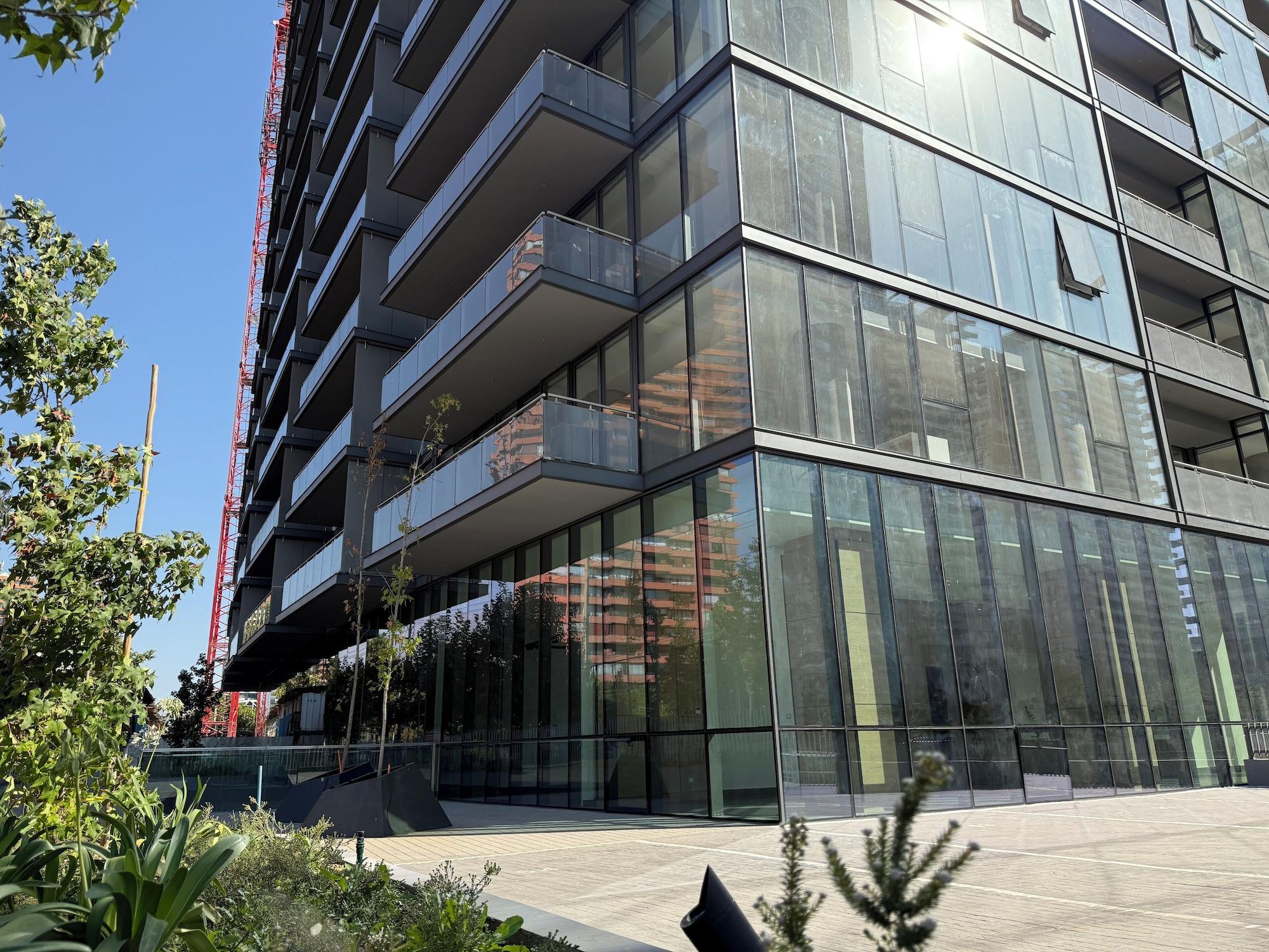 Vista Exterior Spot Suites