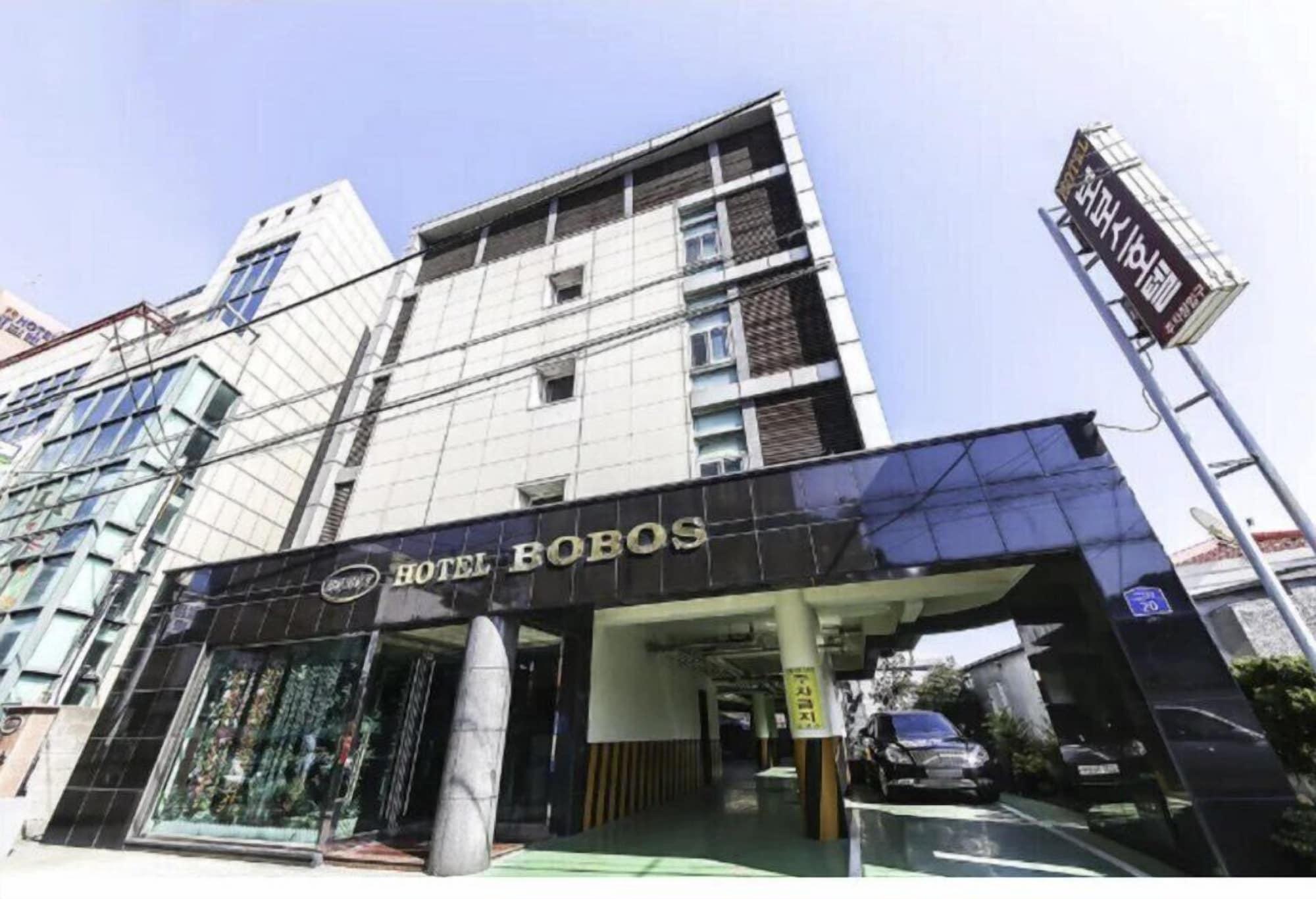 Vista Exterior BOBOS HOTEL
