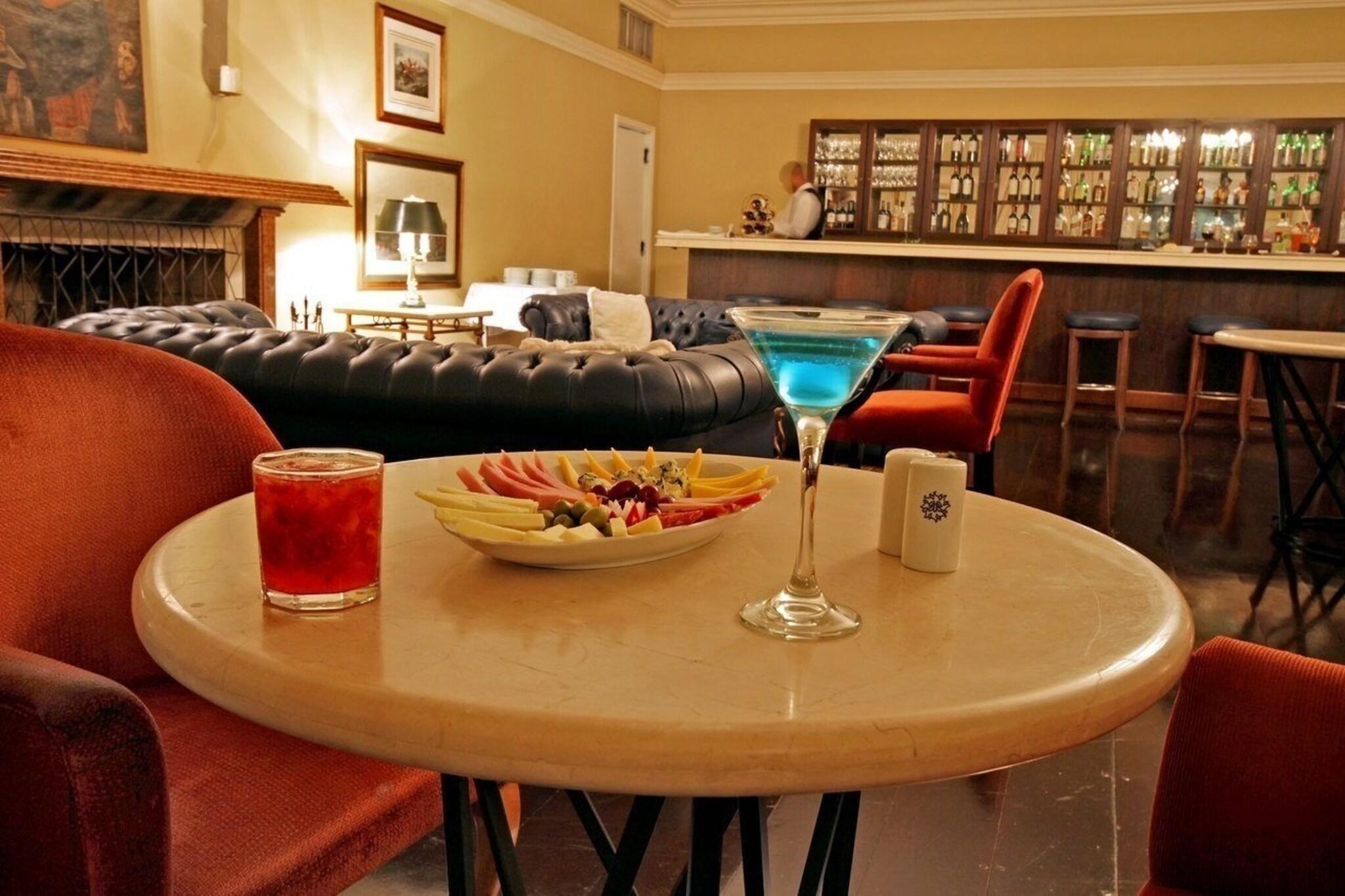 Bar/Salón San Raphael Country