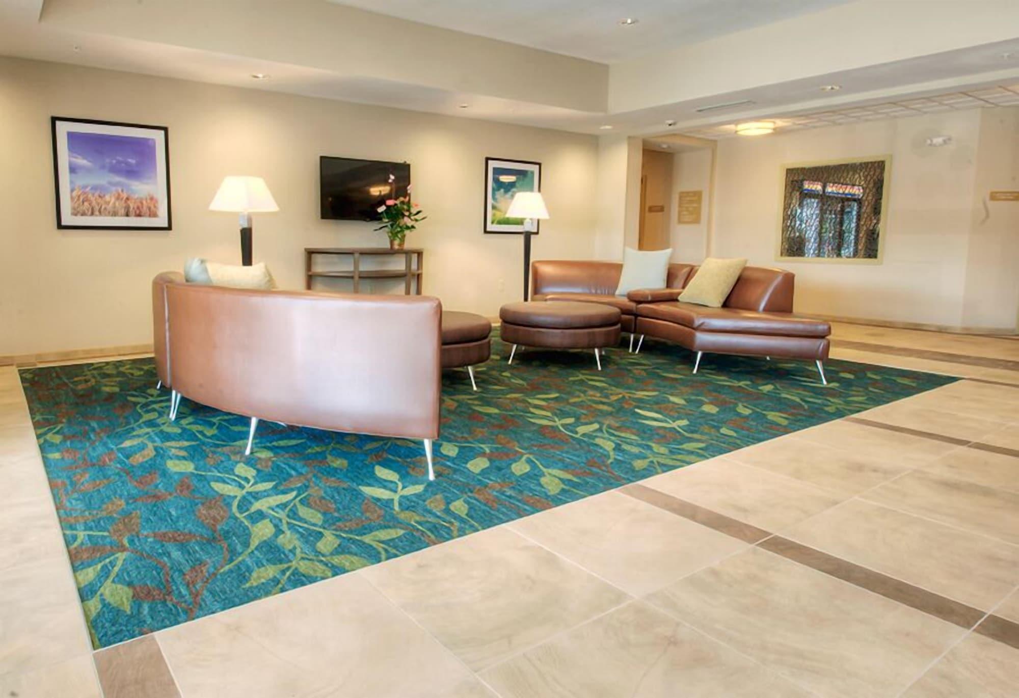 Vista Lobby Candlewood Suites Sioux City - Southern Hills by IHG