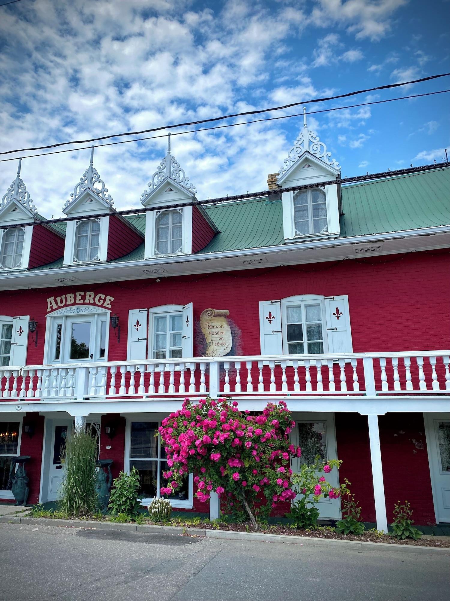 Varios Auberge du Mange Grenouille