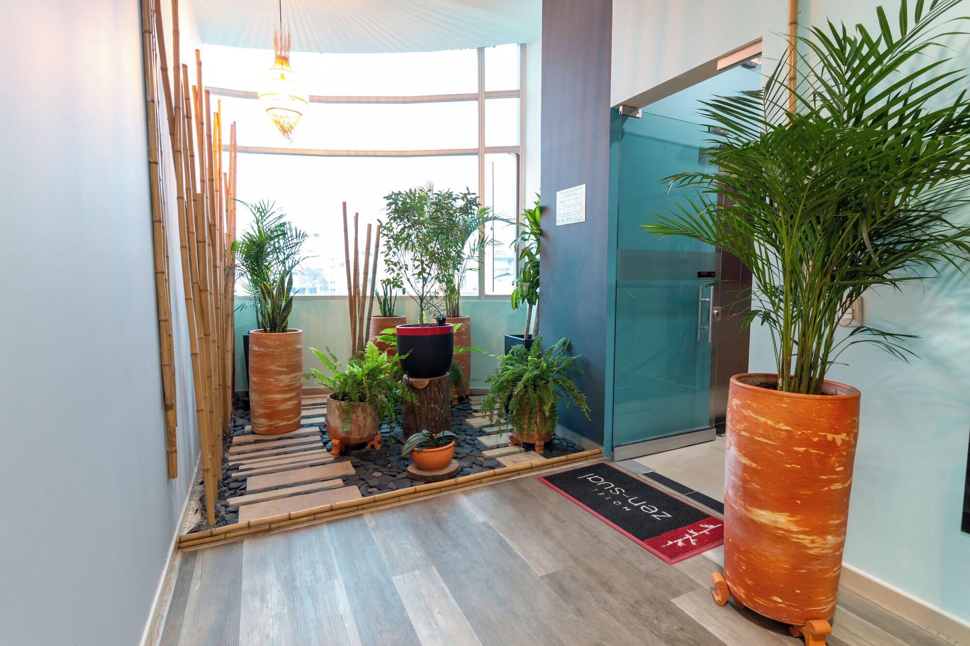 Varios Hotel Zensual