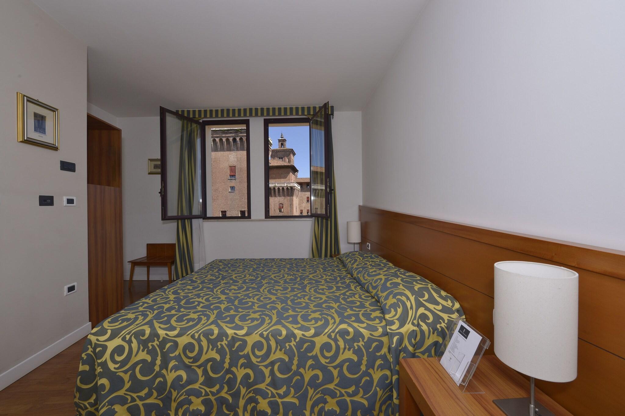 Vista Exterior Hotel Ferrara