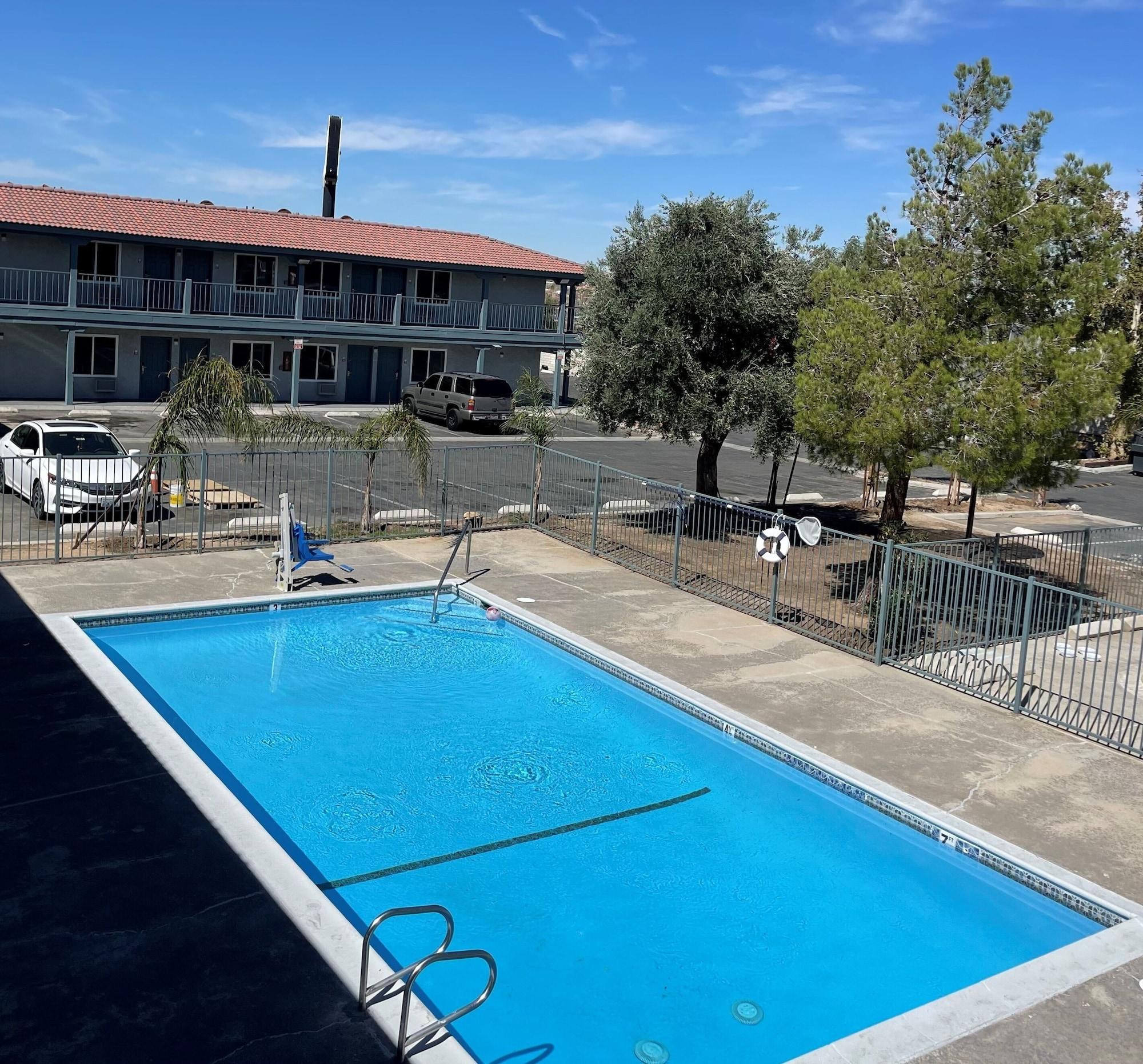 Vista Piscina Beyond Stay Hotel